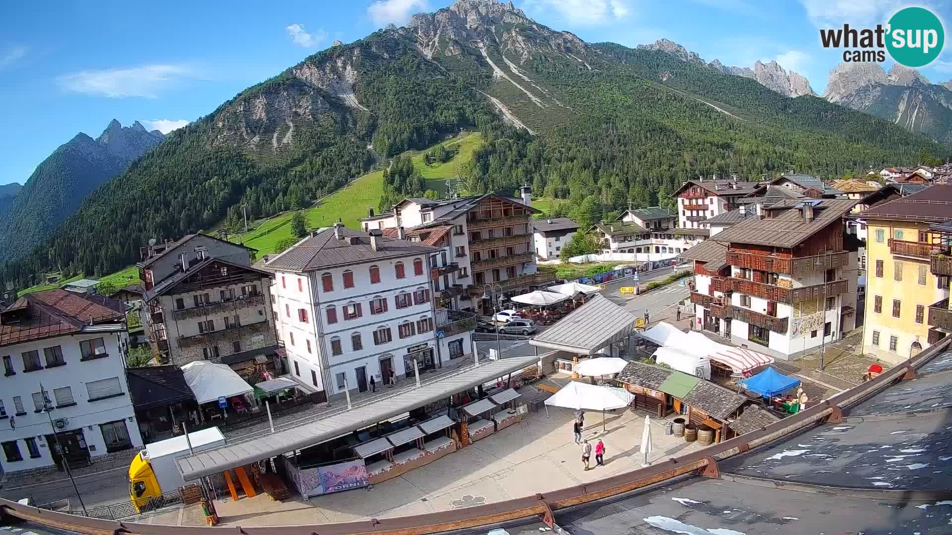 Piazza centrale di Forni di Sopra