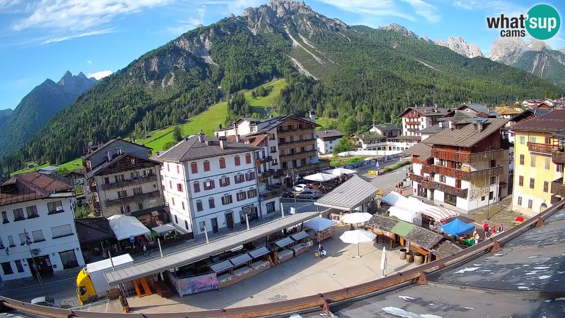 Piazza centrale di Forni di Sopra