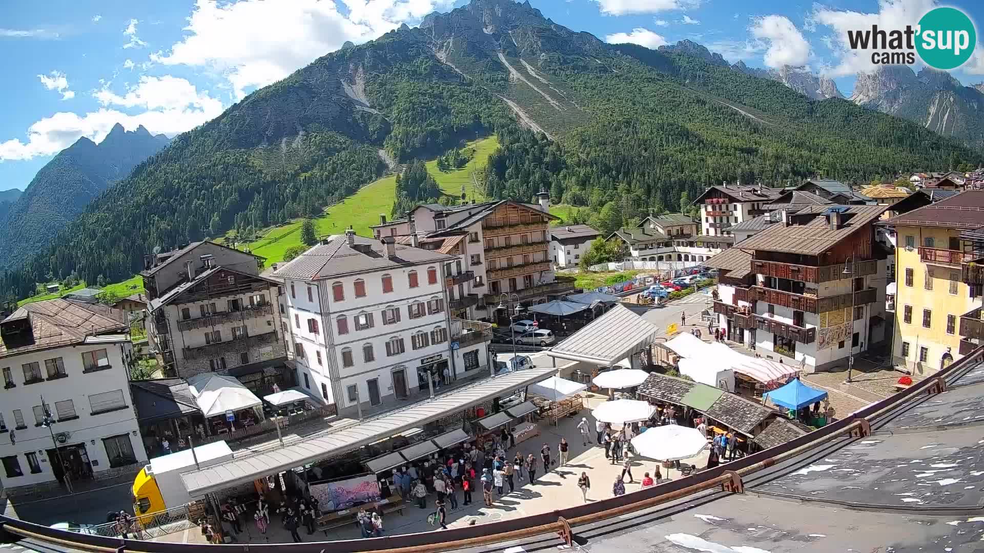 Piazza centrale di Forni di Sopra