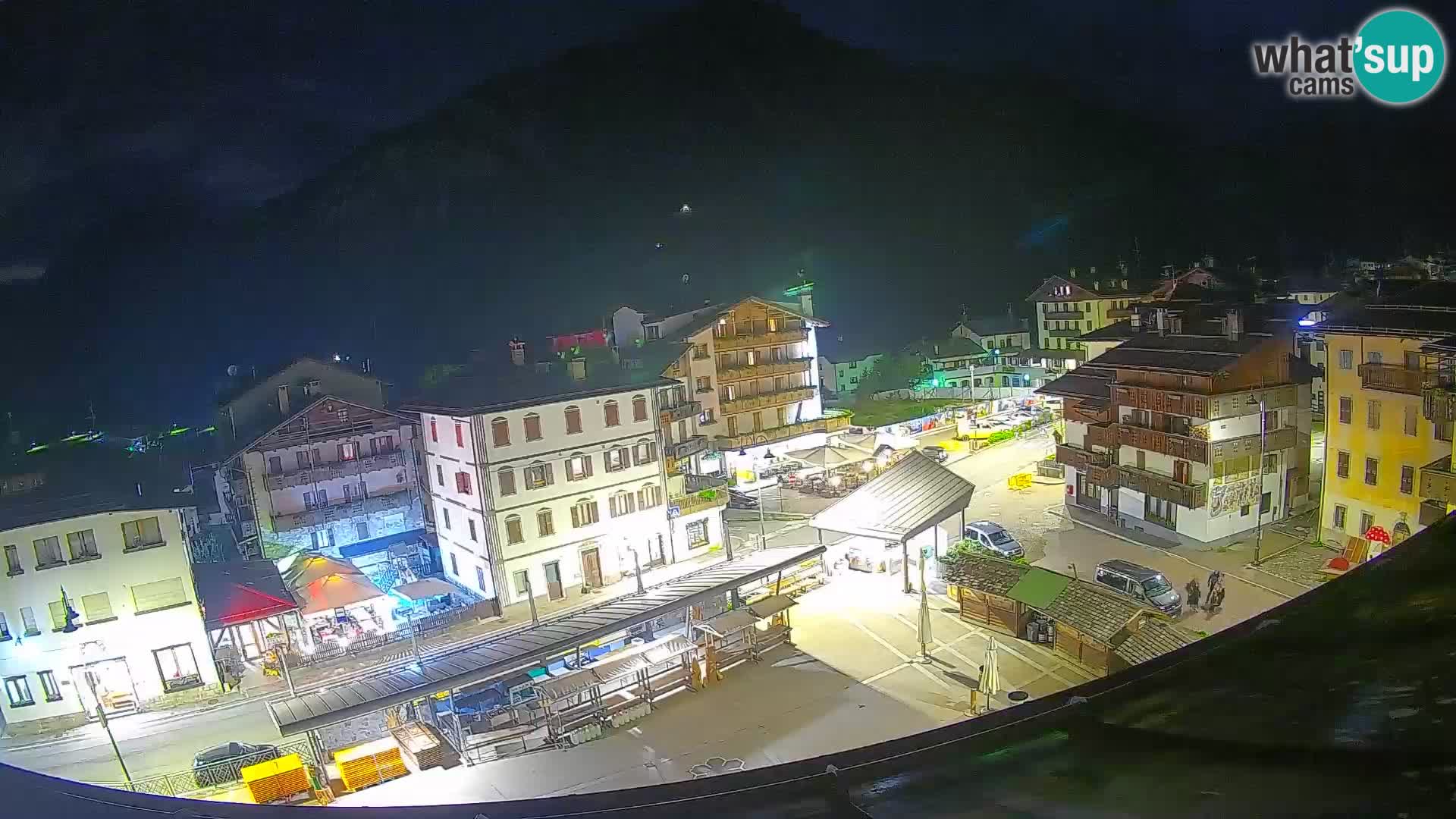 Piazza centrale di Forni di Sopra