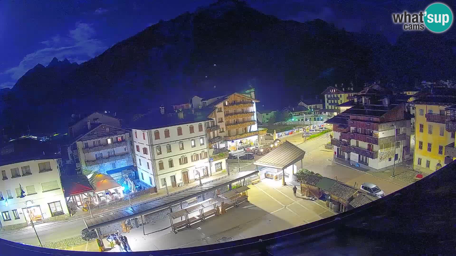 Piazza centrale di Forni di Sopra