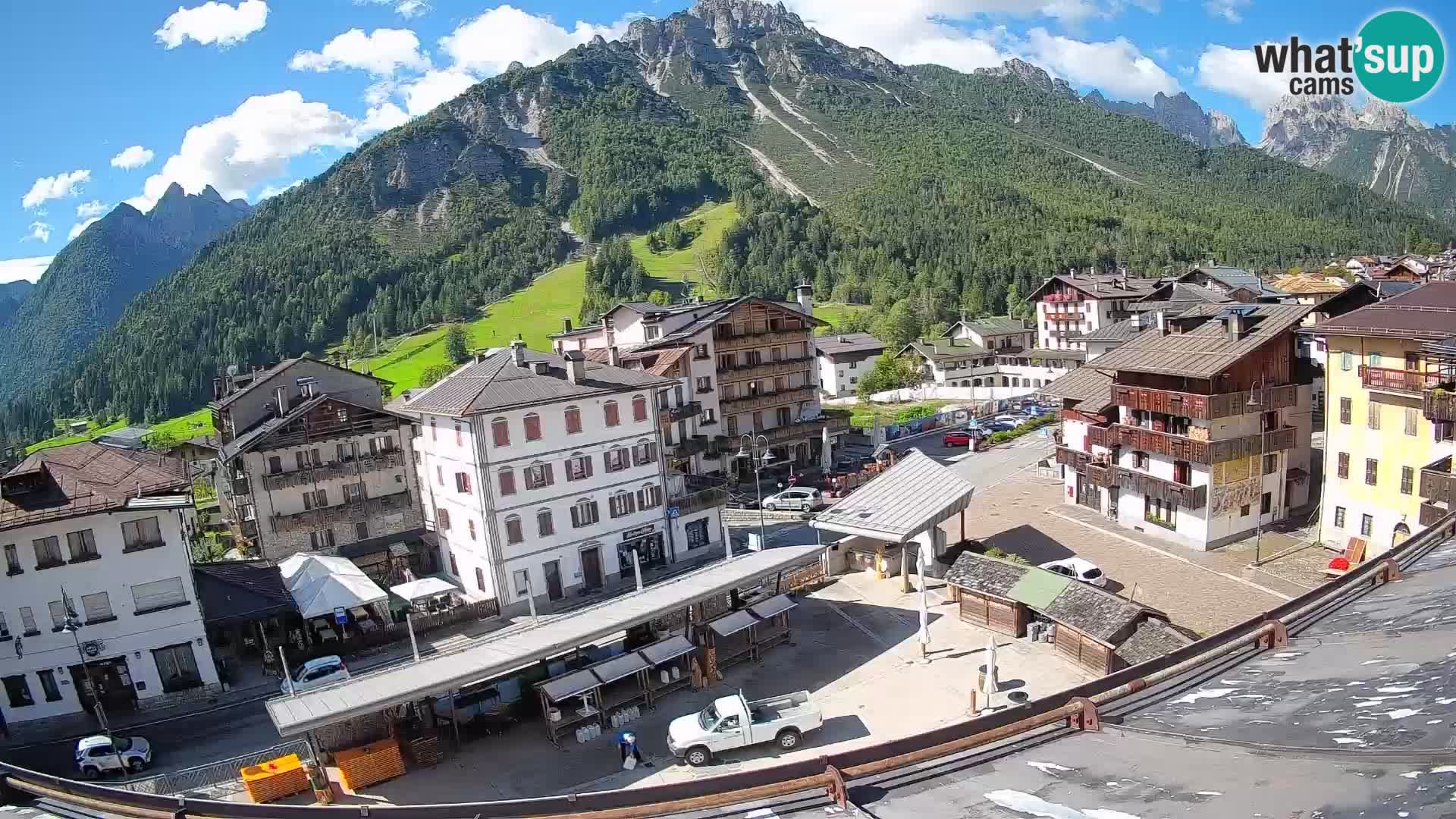 Plaza principal de Forni di Sopra