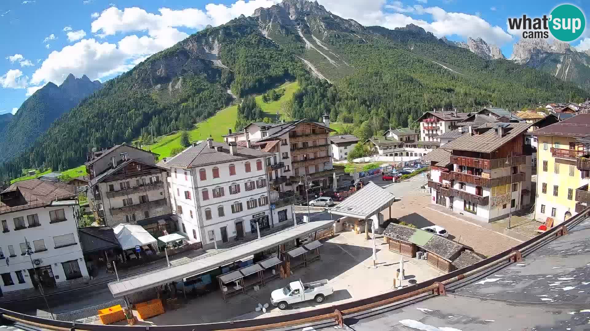 Piazza centrale di Forni di Sopra