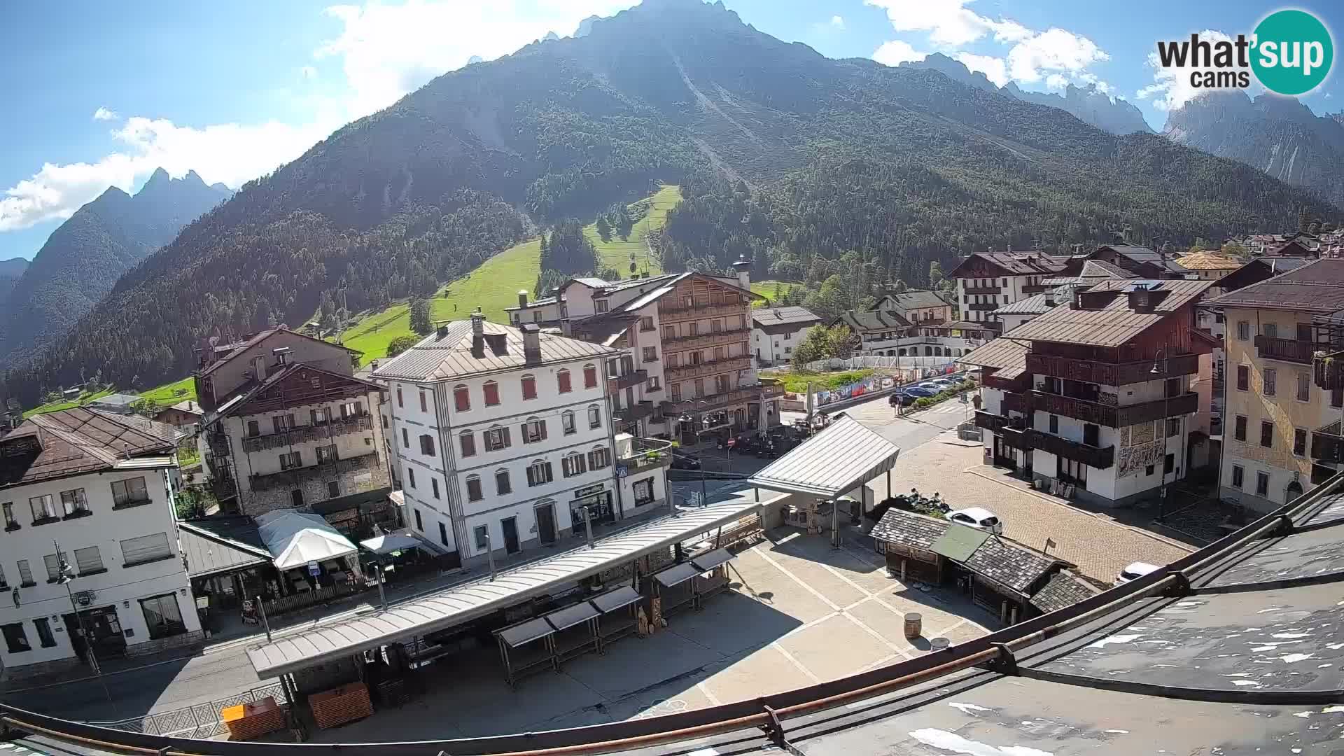 Plaza principal de Forni di Sopra