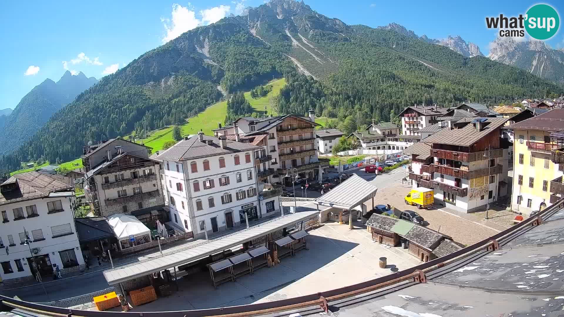 Plaza principal de Forni di Sopra