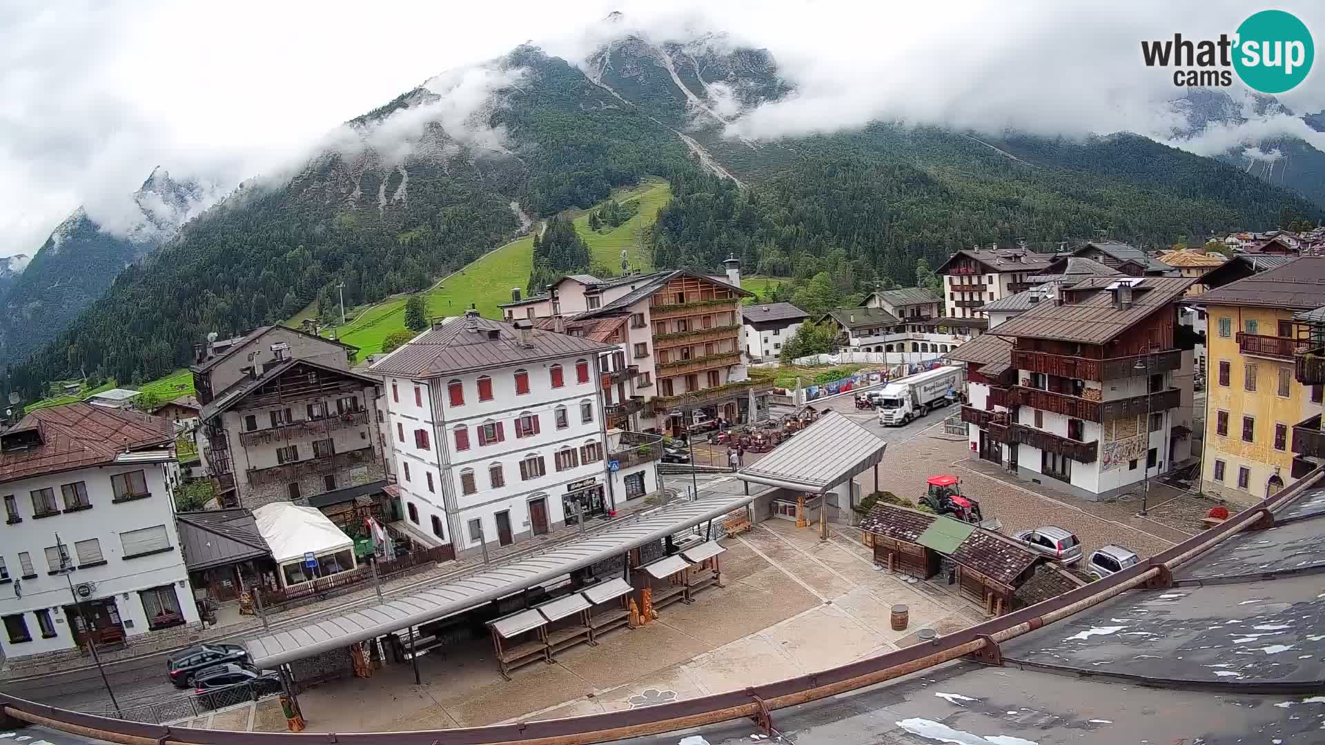 Plaza principal de Forni di Sopra