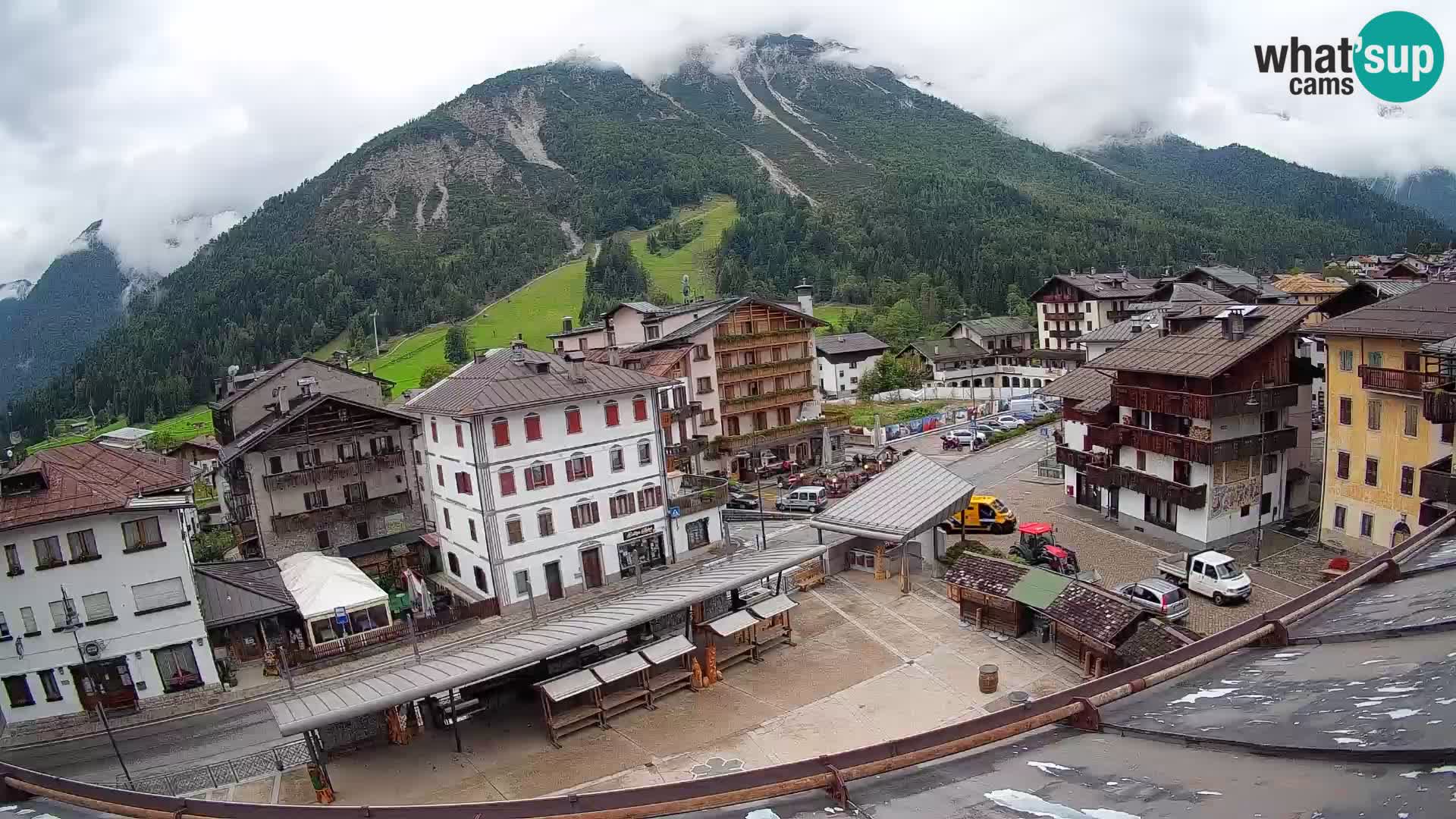 Plaza principal de Forni di Sopra