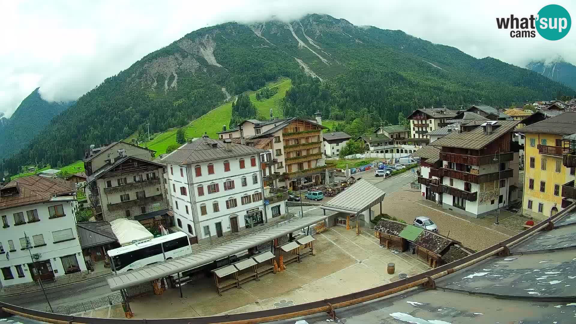 Plaza principal de Forni di Sopra