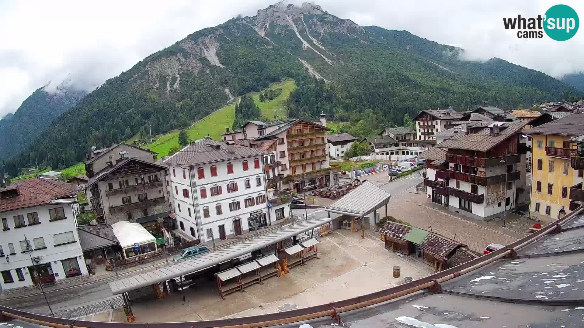 Plaza principal de Forni di Sopra