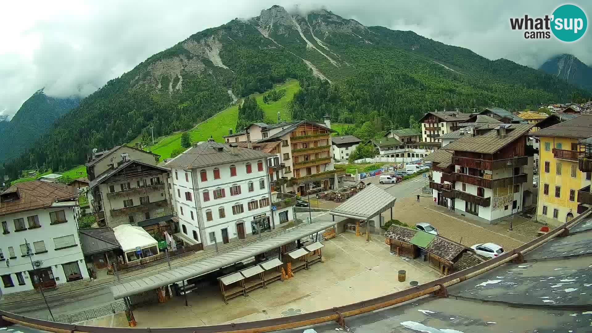Piazza centrale di Forni di Sopra