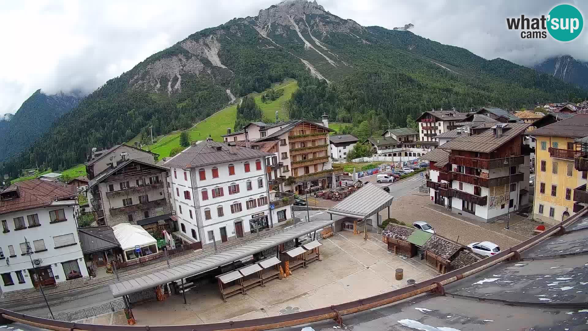 Piazza centrale di Forni di Sopra