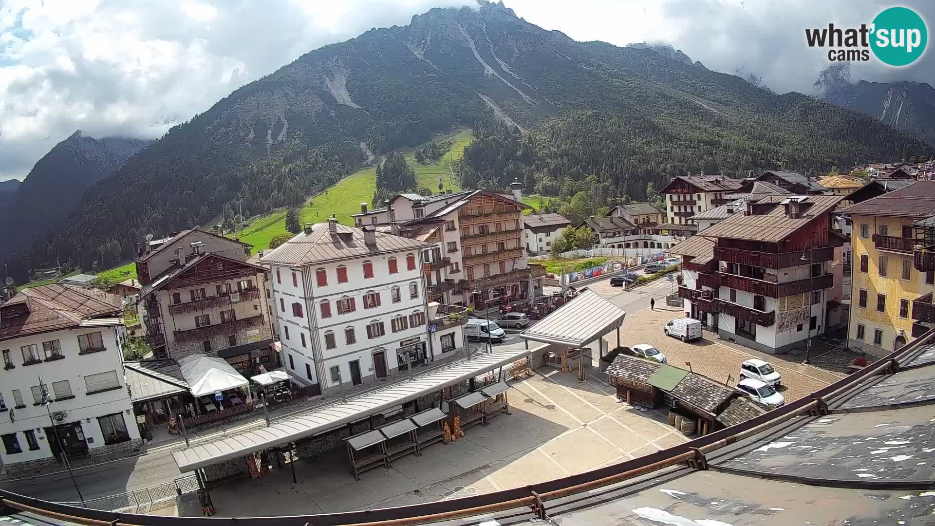 Piazza centrale di Forni di Sopra