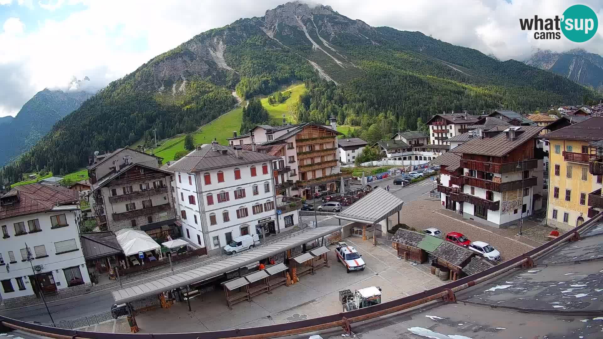 Plaza principal de Forni di Sopra