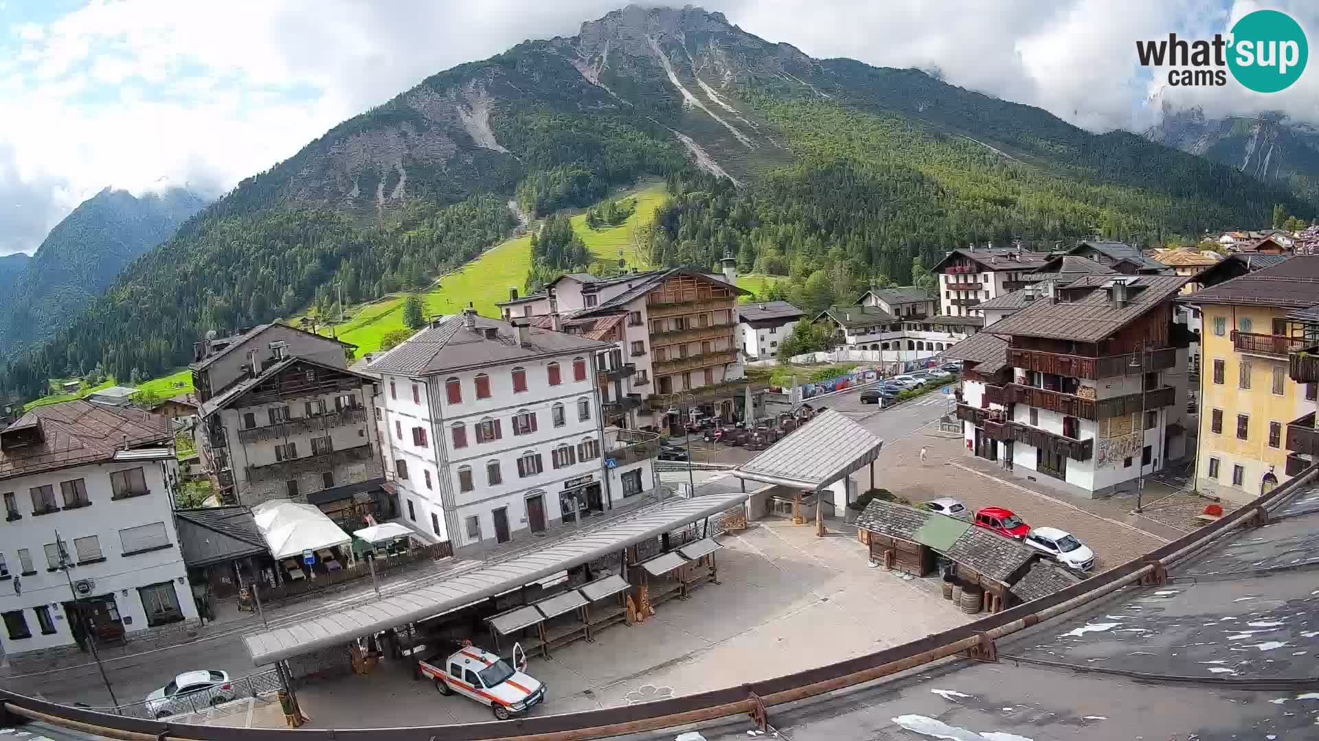 Plaza principal de Forni di Sopra