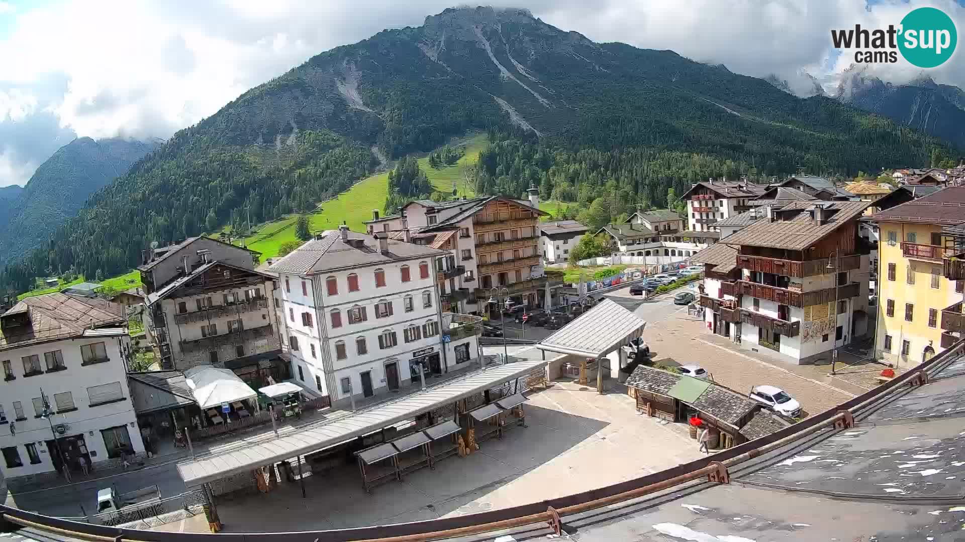 Piazza centrale di Forni di Sopra