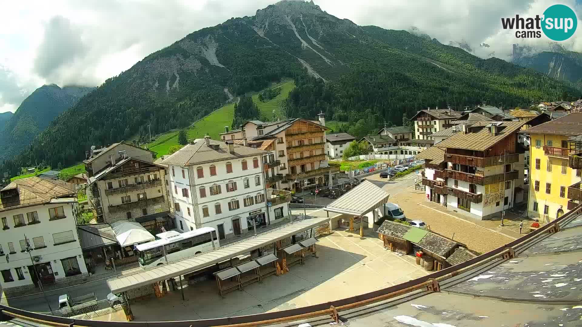 Plaza principal de Forni di Sopra