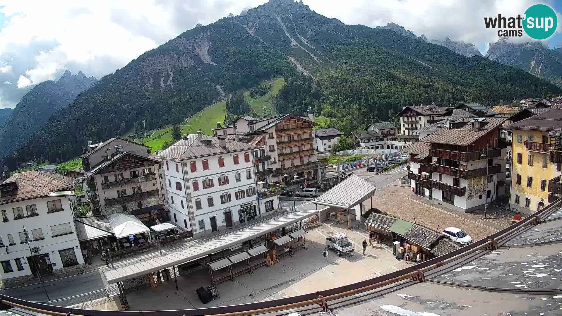 Piazza centrale di Forni di Sopra