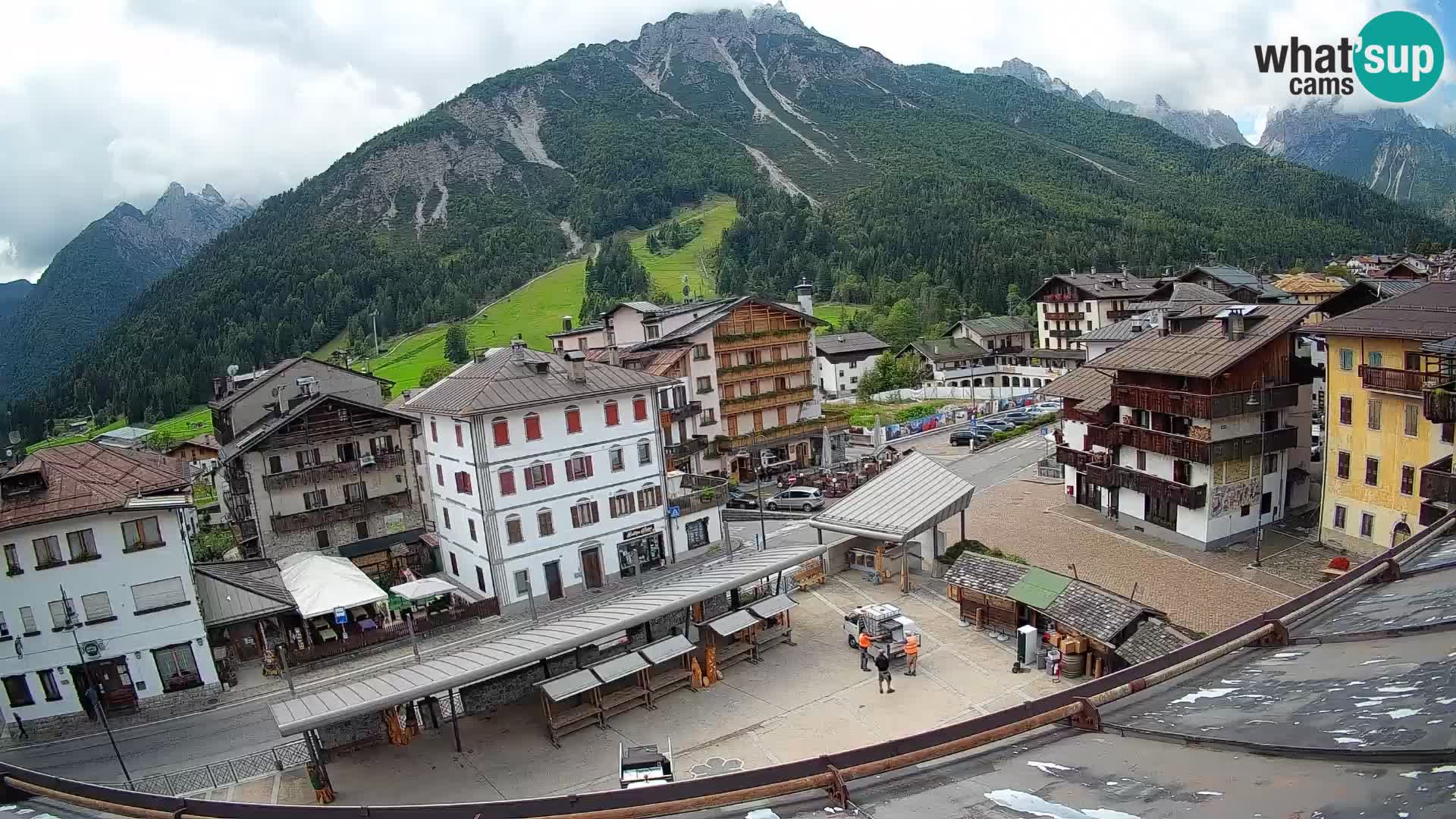 Piazza centrale di Forni di Sopra