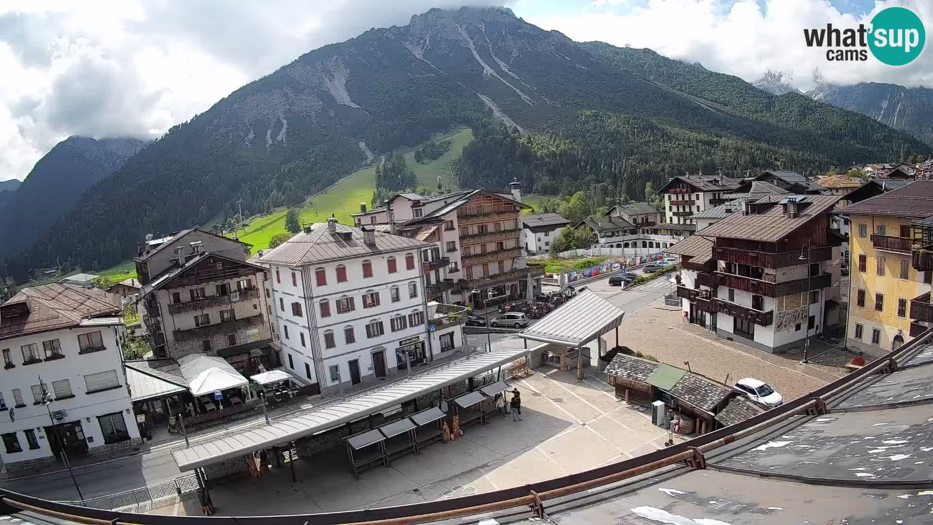 Piazza centrale di Forni di Sopra