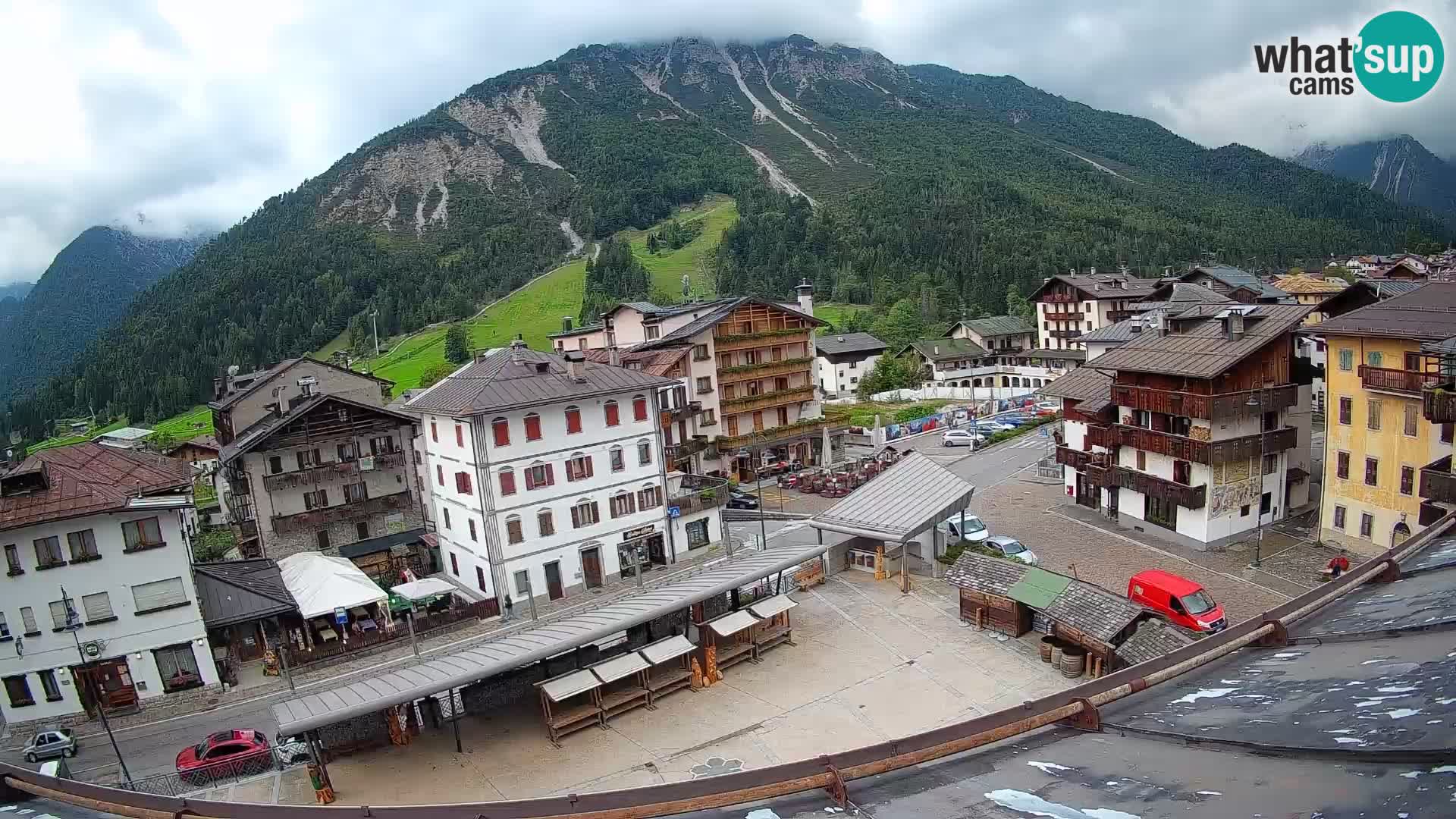 Plaza principal de Forni di Sopra