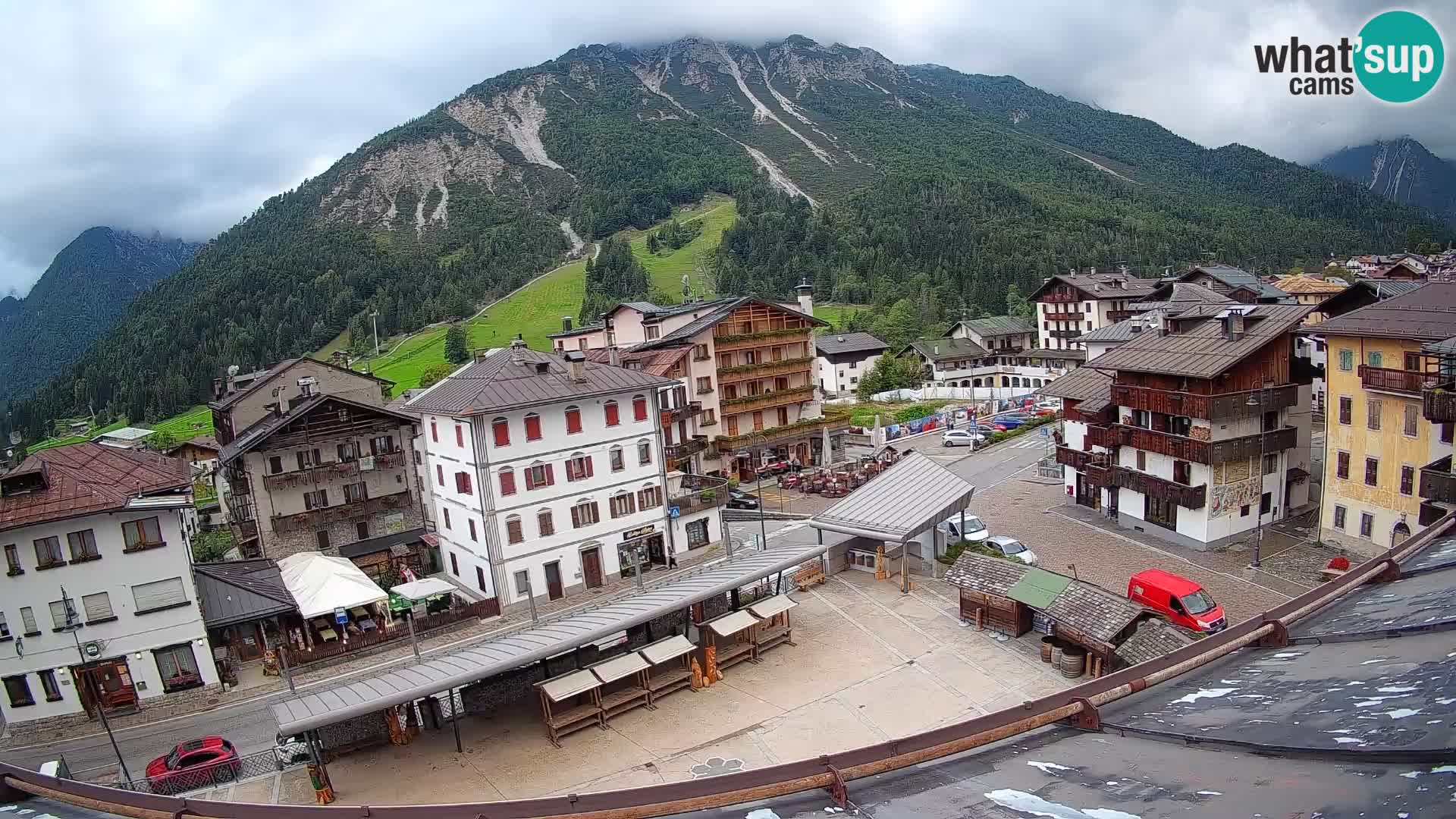 Plaza principal de Forni di Sopra