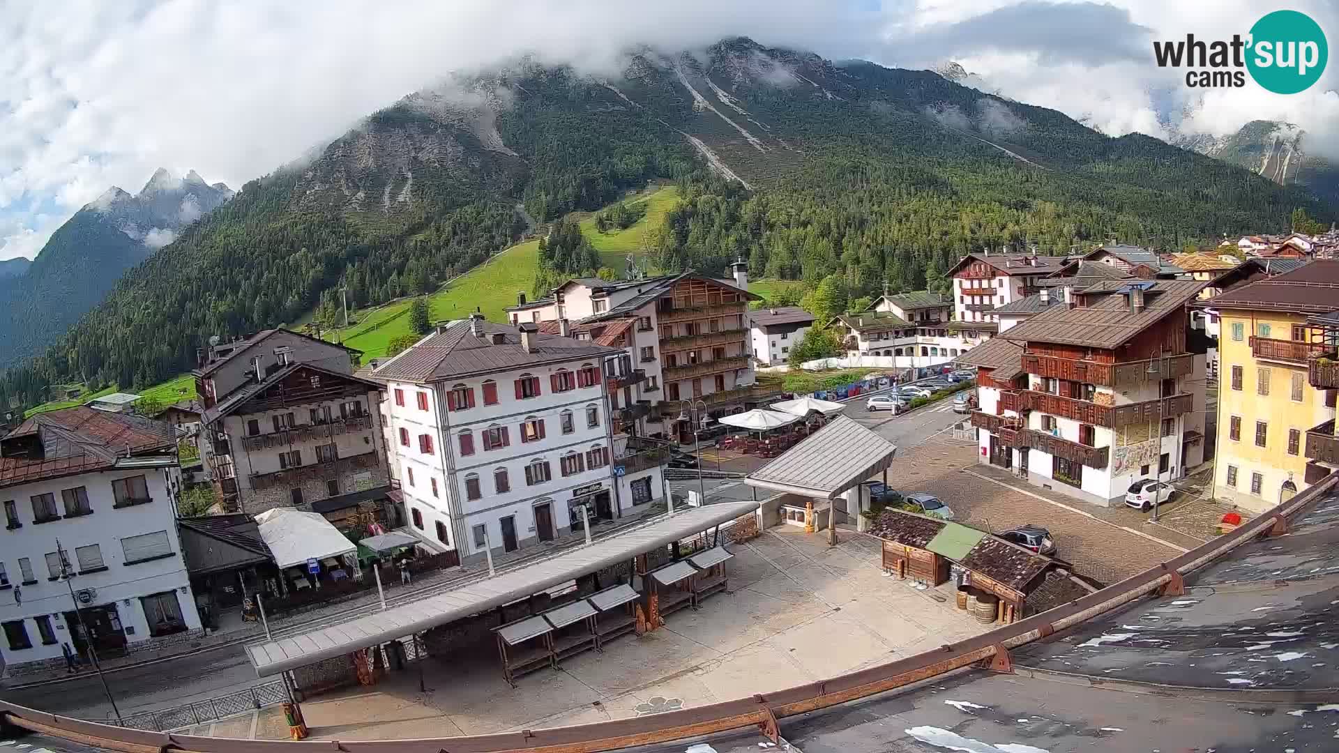 Plaza principal de Forni di Sopra