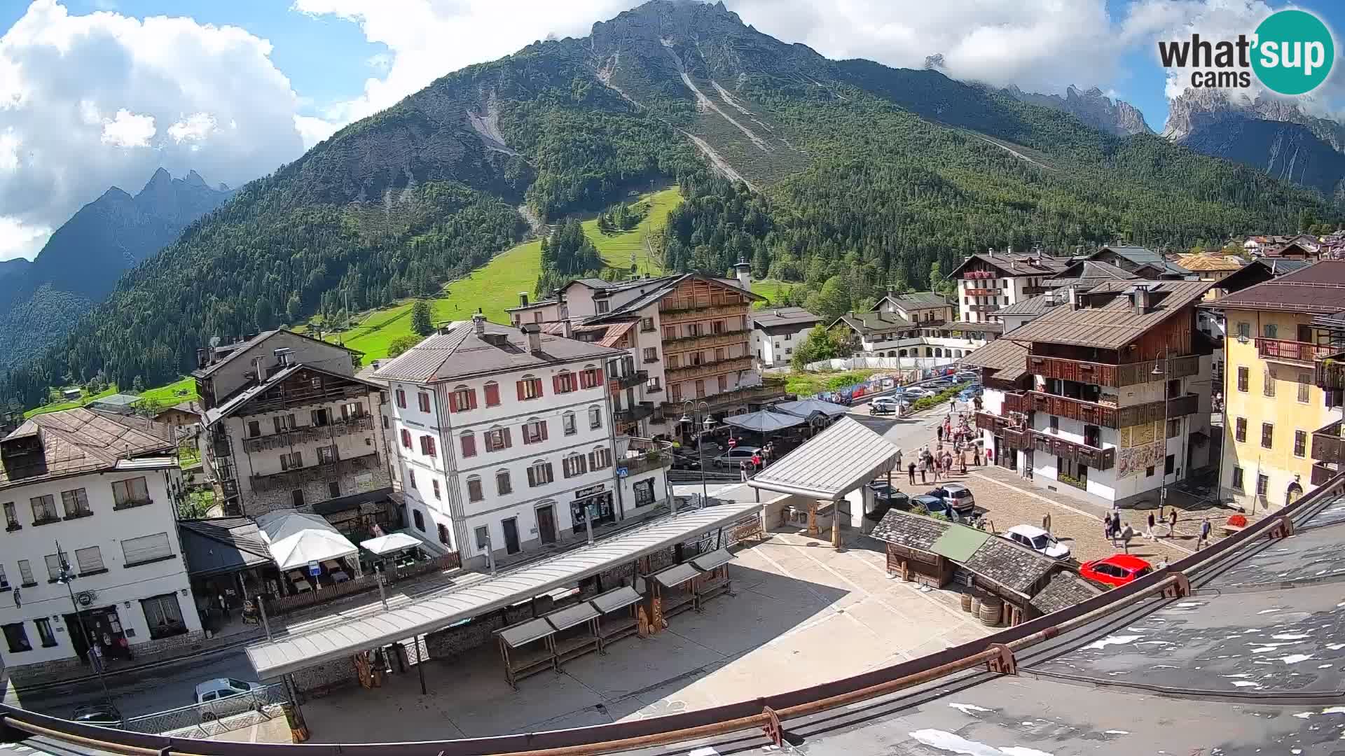 Piazza centrale di Forni di Sopra
