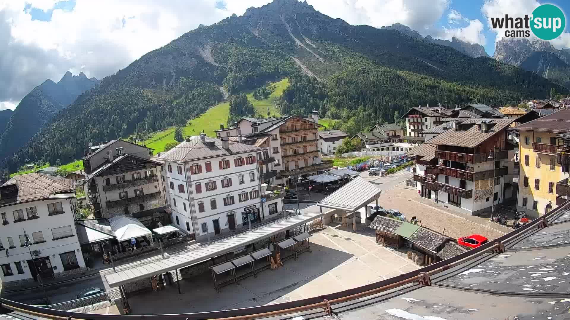 Piazza centrale di Forni di Sopra