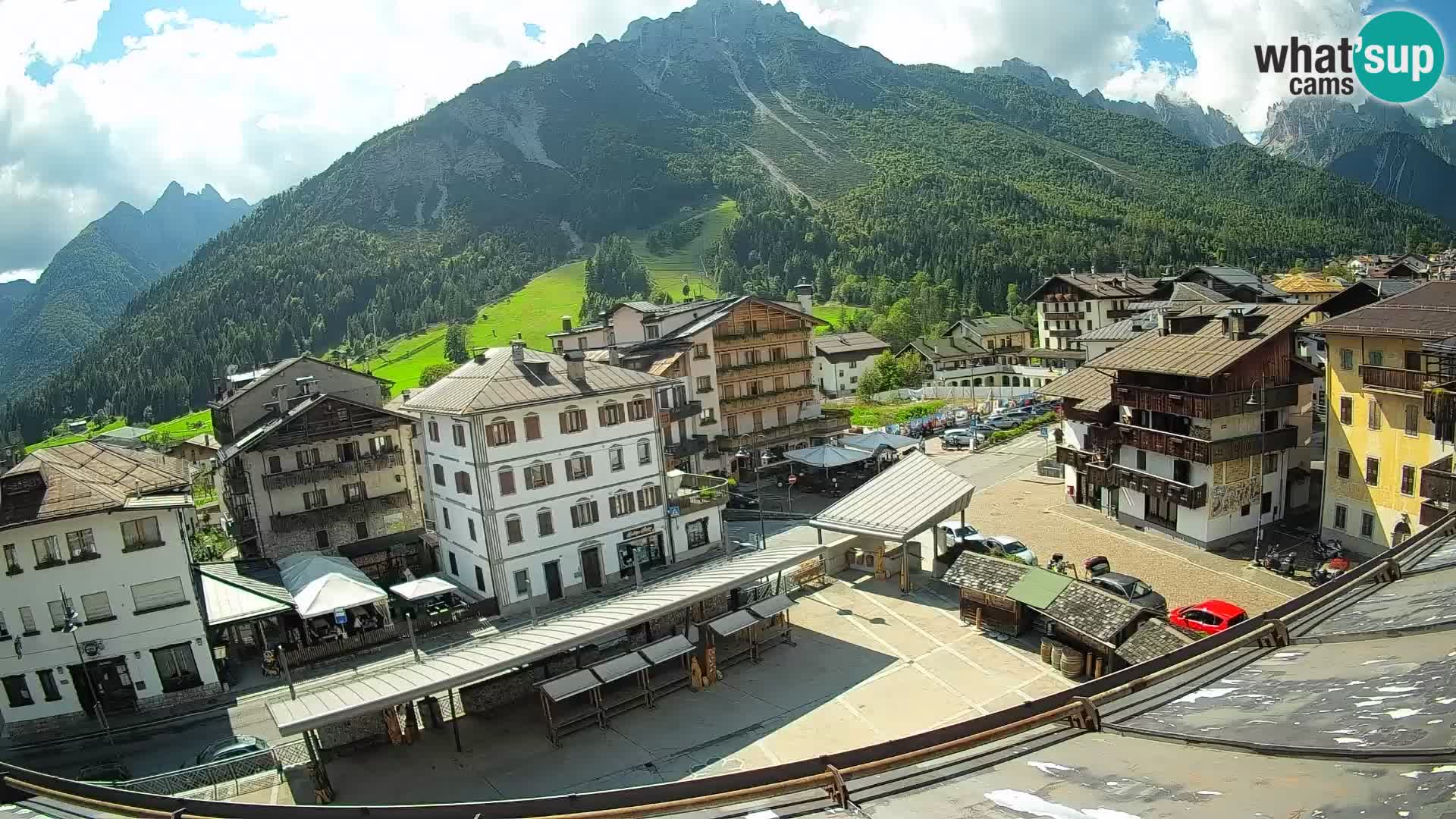 Piazza centrale di Forni di Sopra