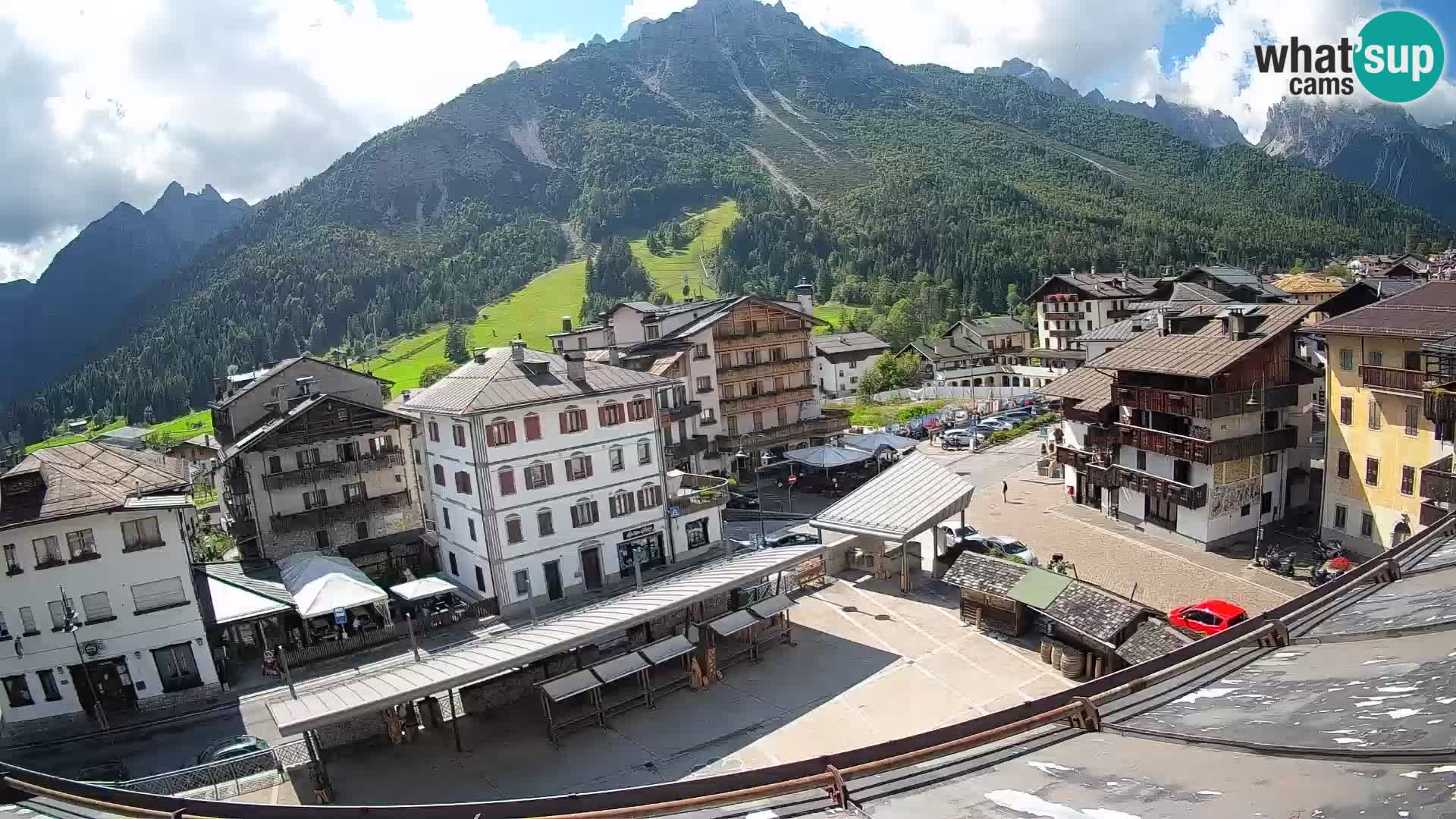 Piazza centrale di Forni di Sopra