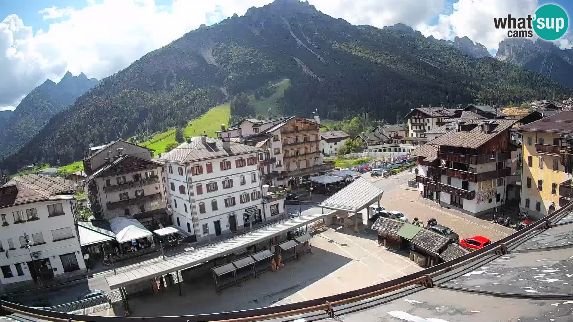Piazza centrale di Forni di Sopra