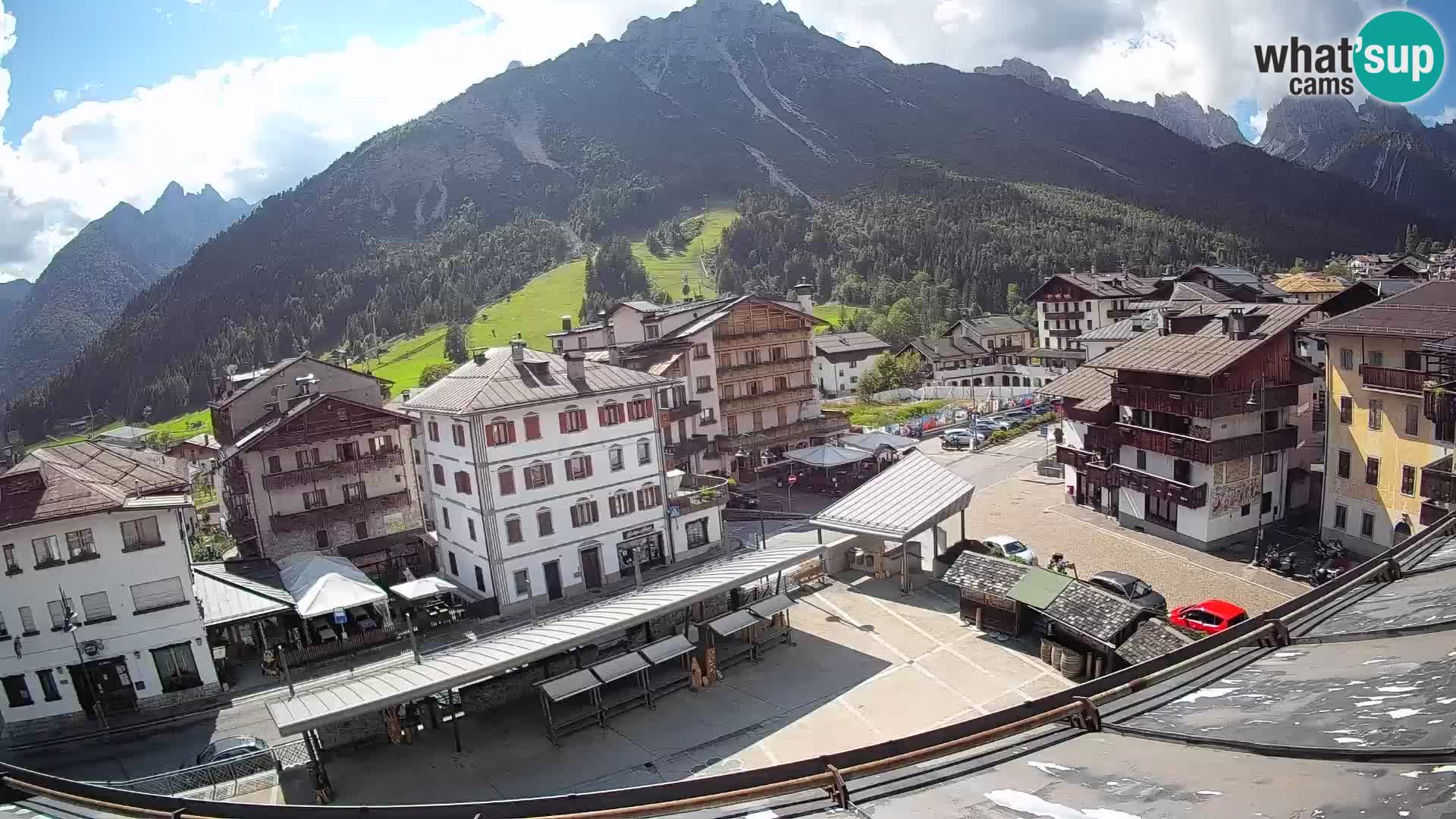 Piazza centrale di Forni di Sopra
