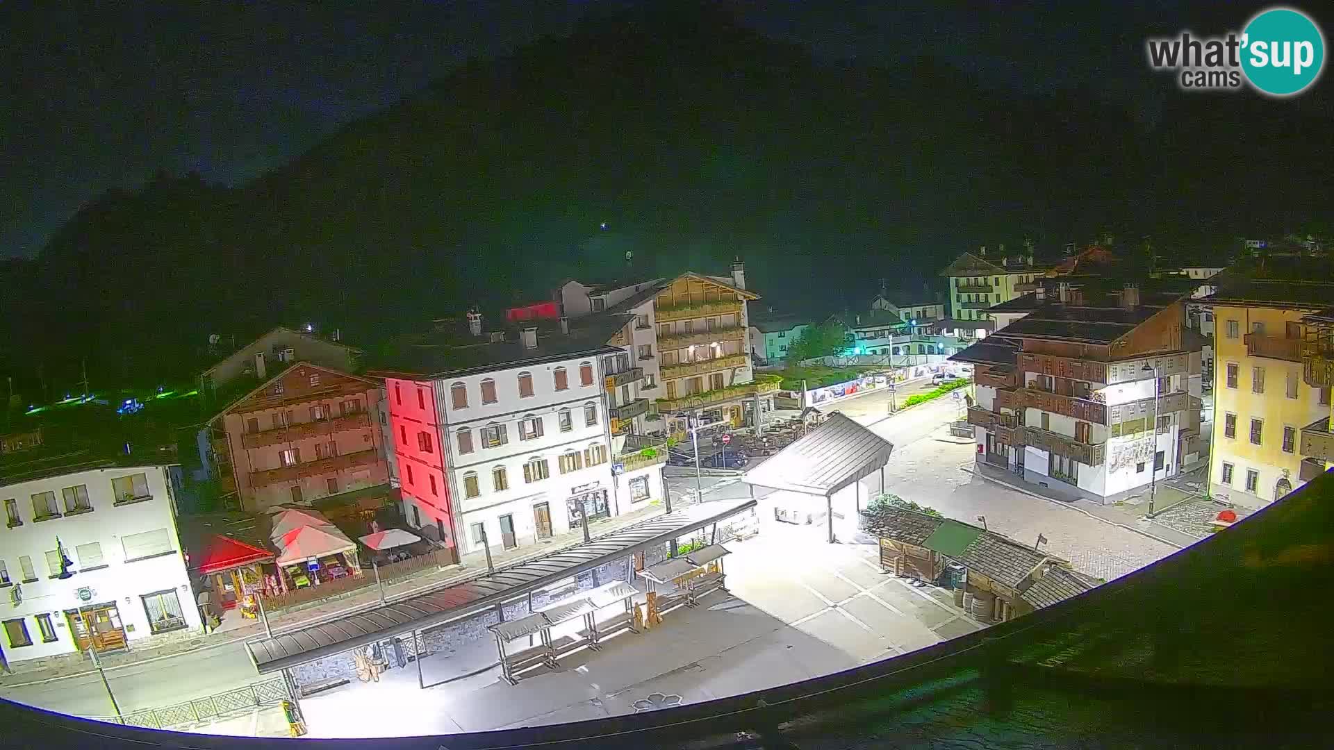 Piazza centrale di Forni di Sopra