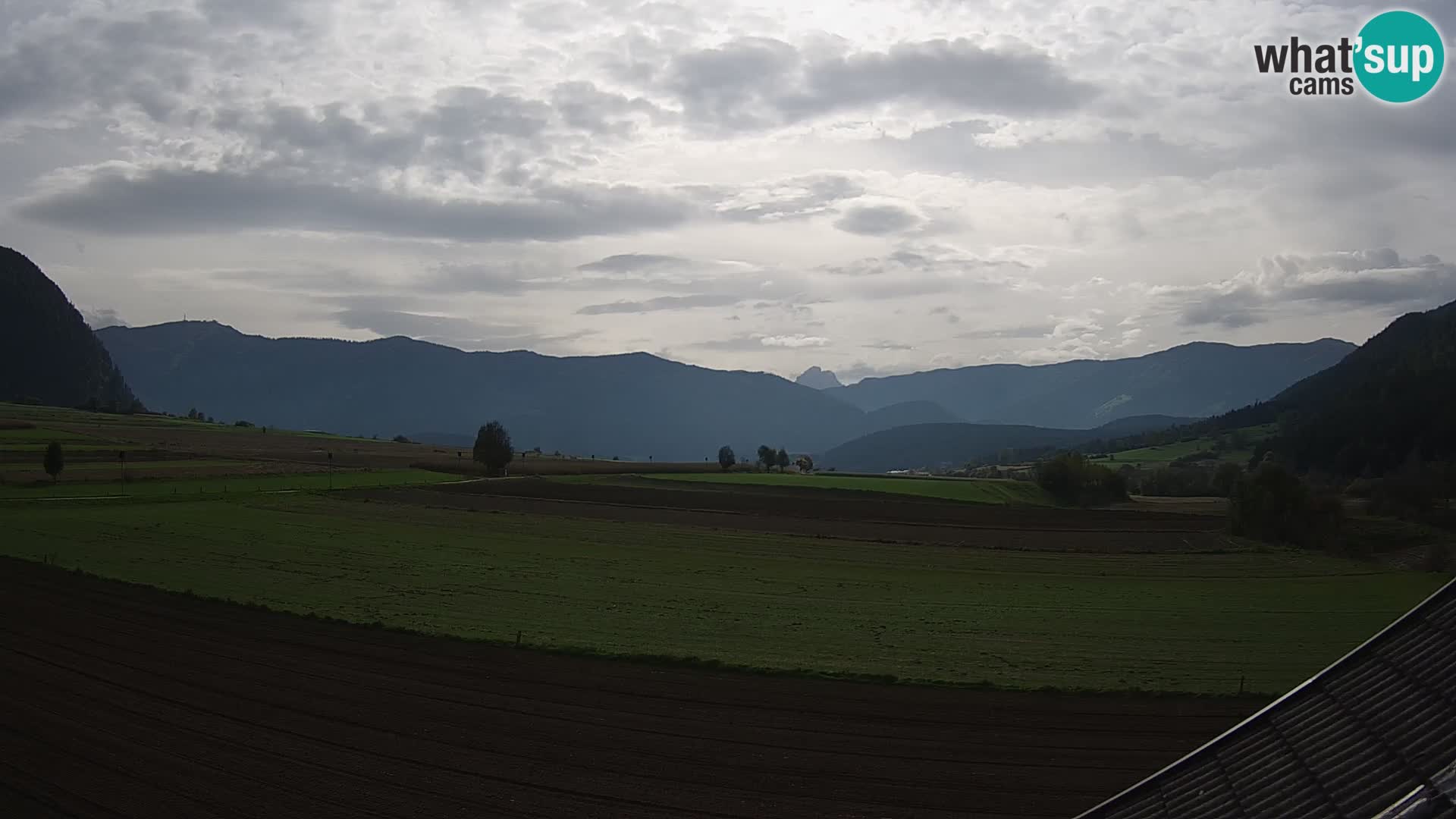 Gais | Vista dall’agriturismo Winklerhof verso Plan de Corones e le Dolomiti