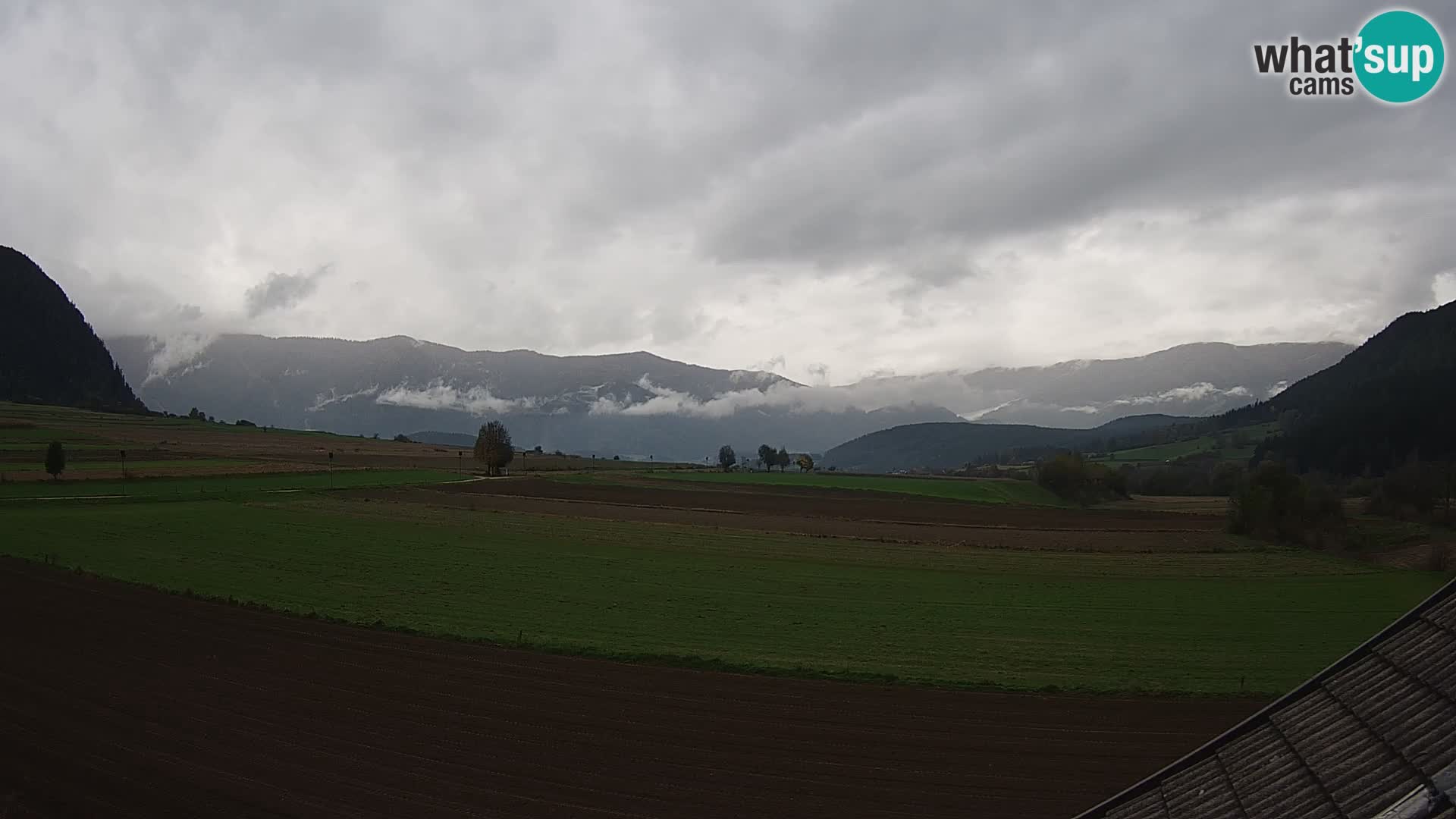 Gais | Vista dall’agriturismo Winklerhof verso Plan de Corones e le Dolomiti