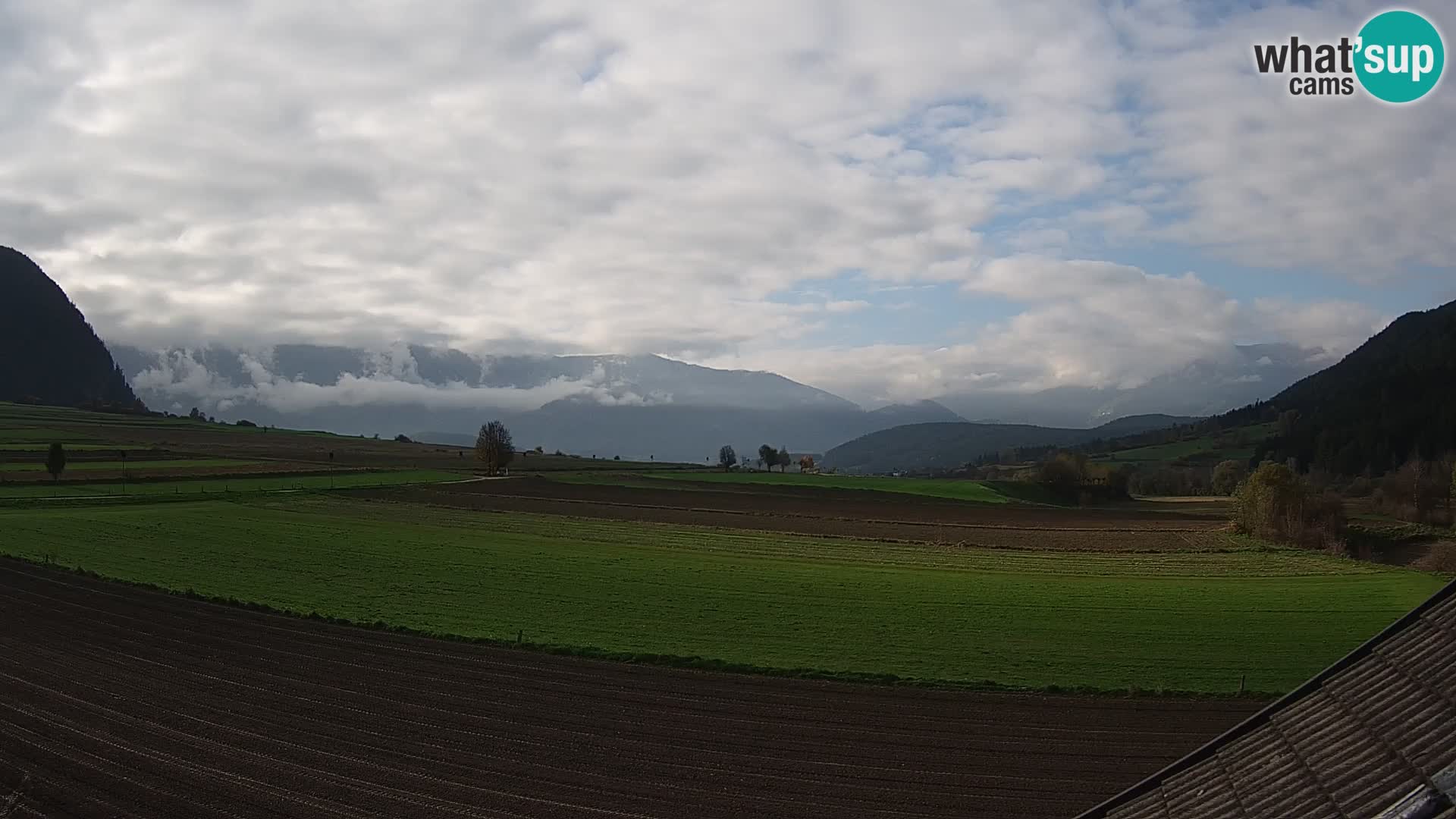 Gais | Vista dall’agriturismo Winklerhof verso Plan de Corones e le Dolomiti