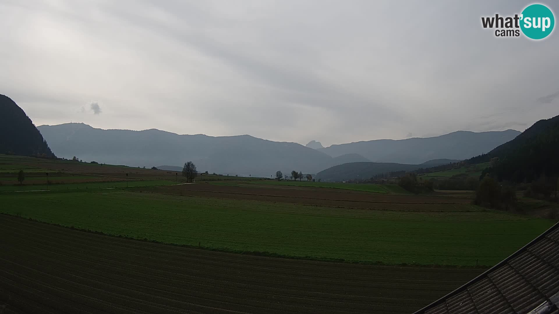 Gais | Vista dall’agriturismo Winklerhof verso Plan de Corones e le Dolomiti