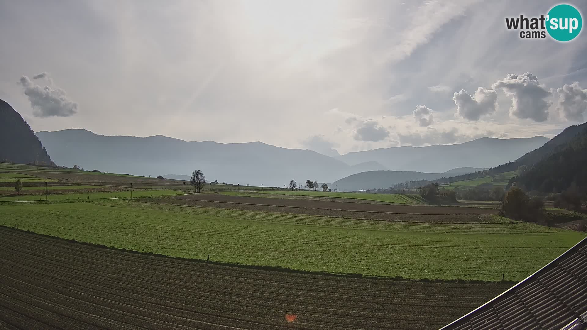 Gais | Vista dall’agriturismo Winklerhof verso Plan de Corones e le Dolomiti