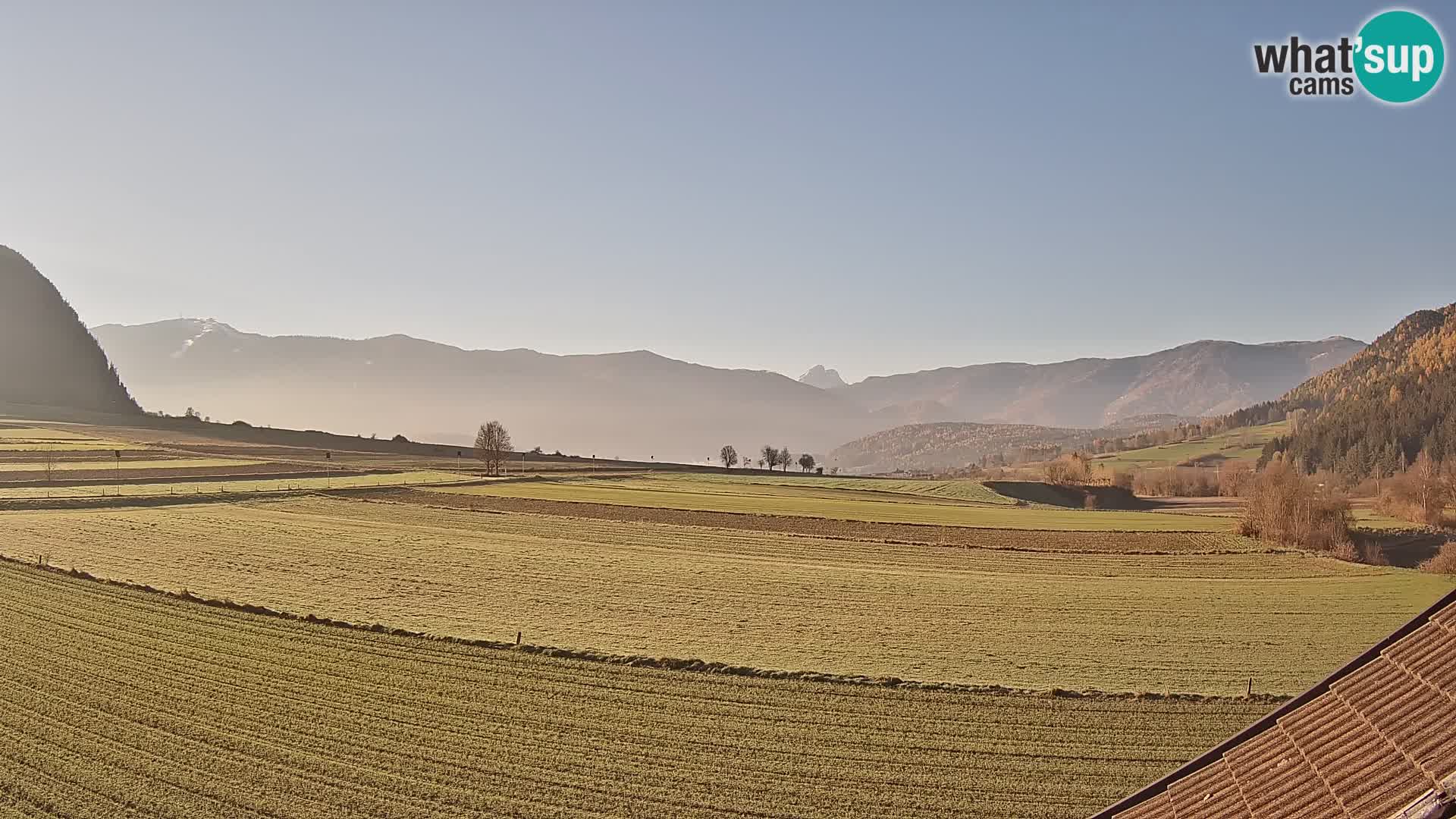 Gais | Vista dall’agriturismo Winklerhof verso Plan de Corones e le Dolomiti