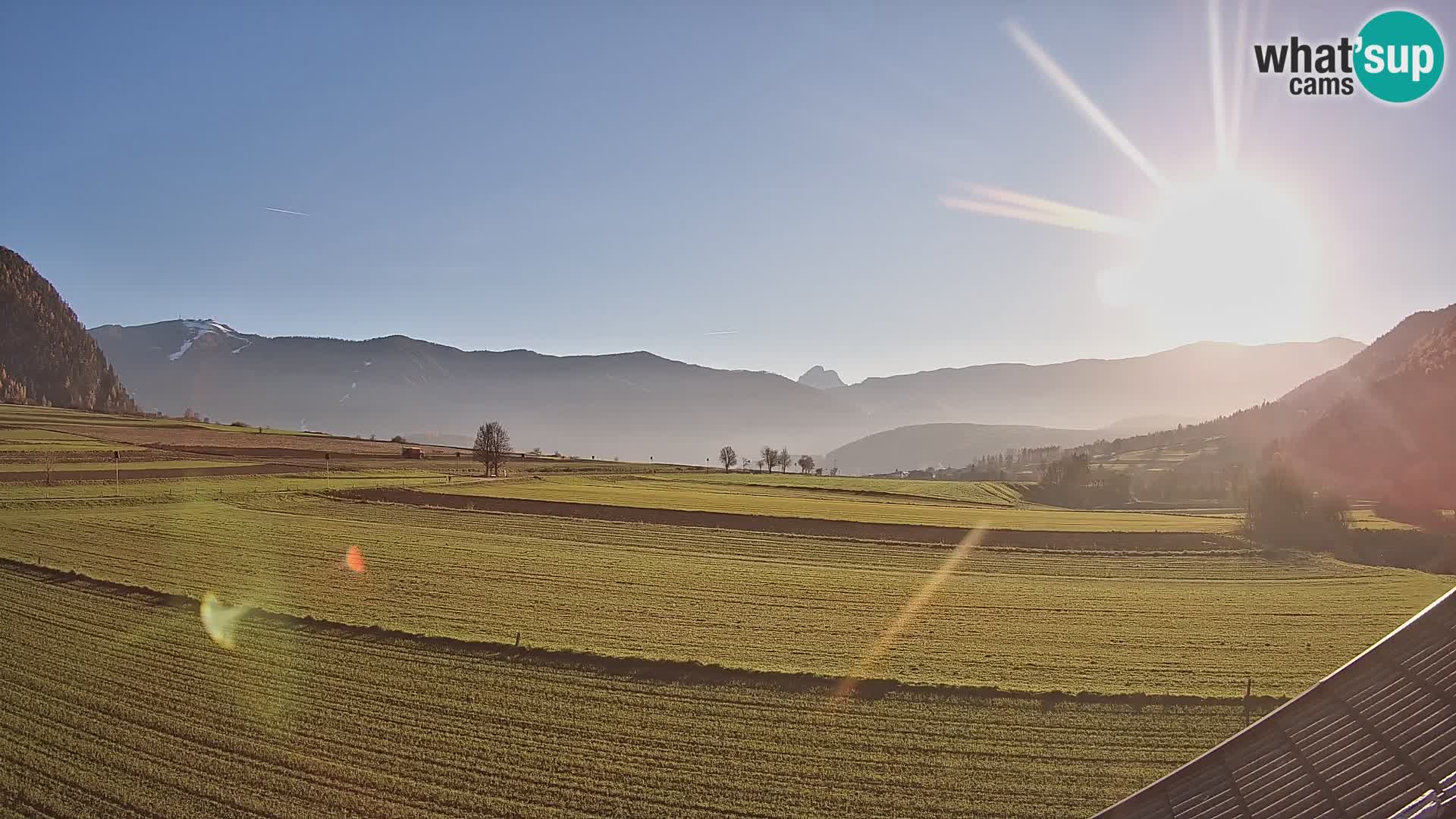 Gais | Vista dall’agriturismo Winklerhof verso Plan de Corones e le Dolomiti