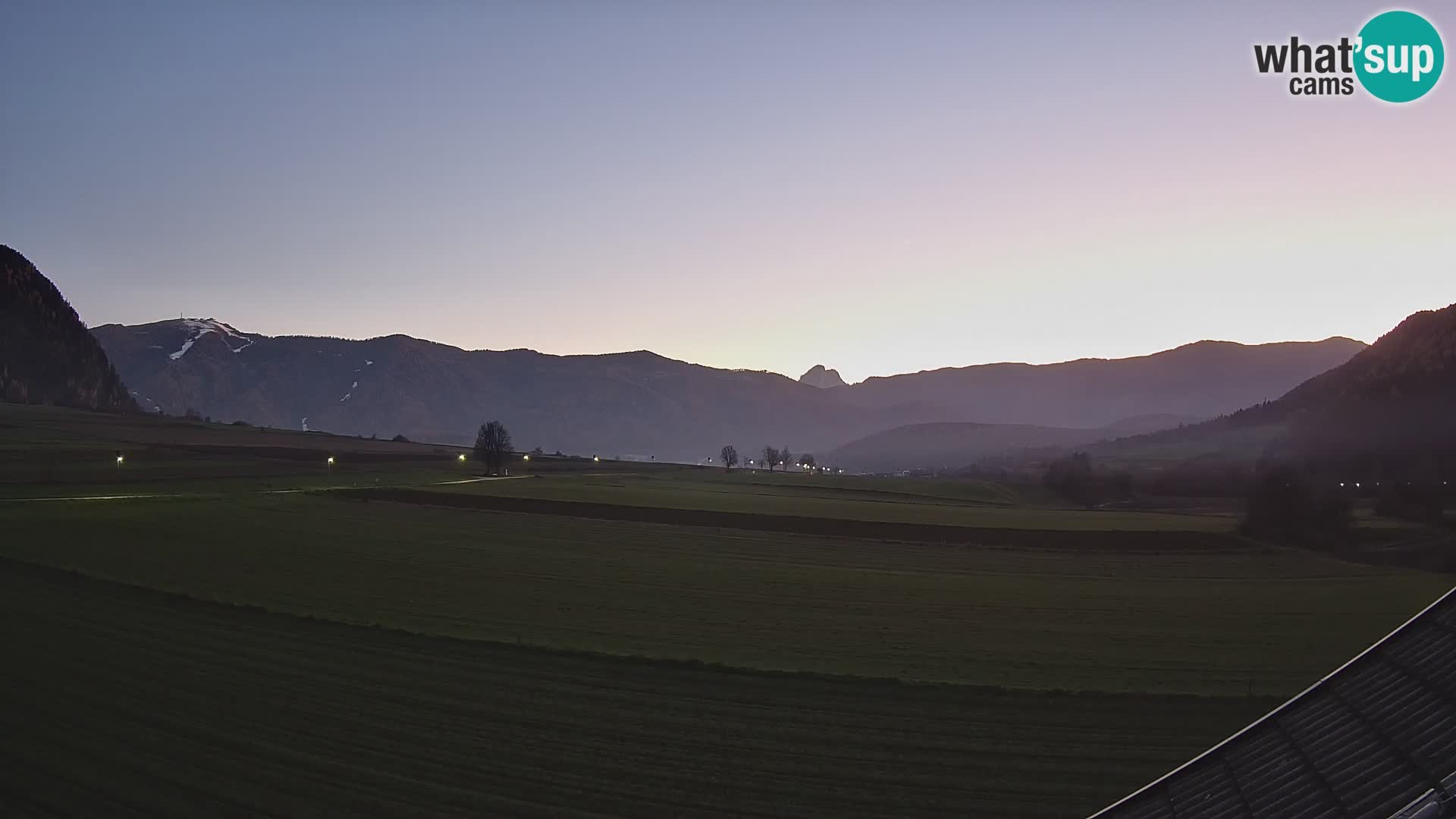 Gais | Vista dall’agriturismo Winklerhof verso Plan de Corones e le Dolomiti