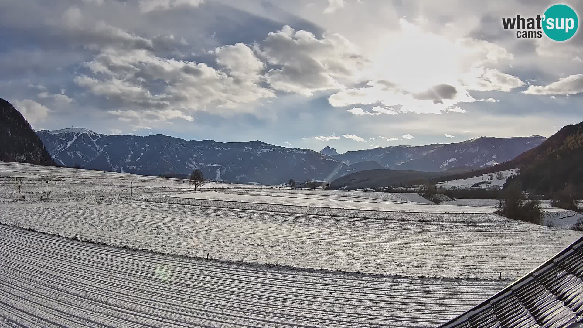 Gais | Vista dall’agriturismo Winklerhof verso Plan de Corones e le Dolomiti