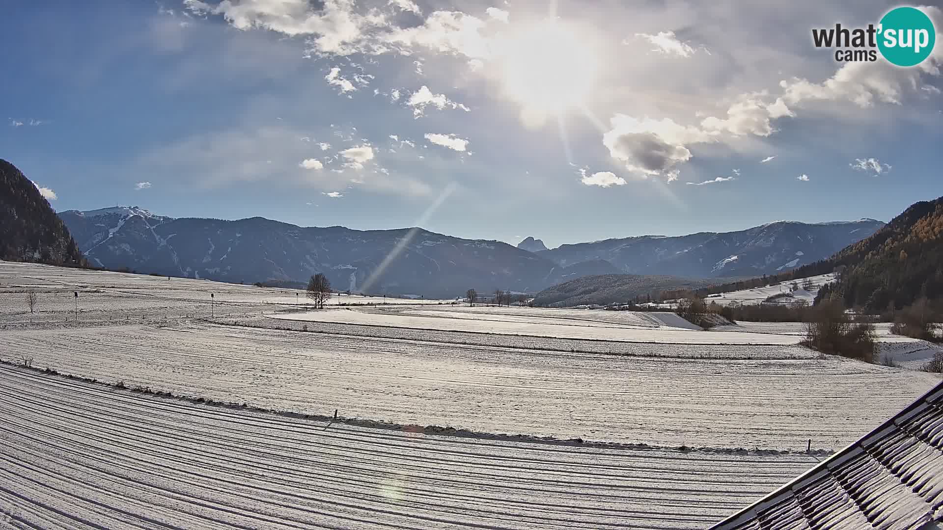 Gais | Vista dall’agriturismo Winklerhof verso Plan de Corones e le Dolomiti