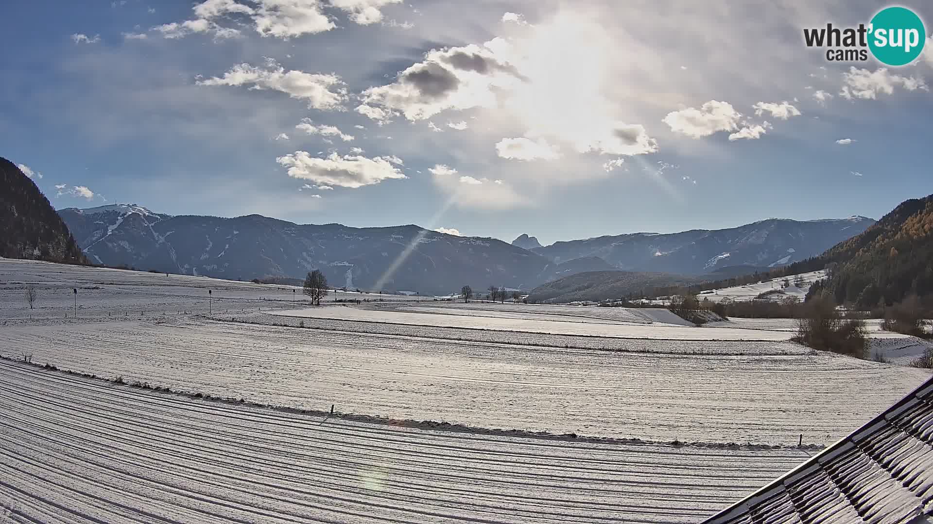 Gais | Vista dall’agriturismo Winklerhof verso Plan de Corones e le Dolomiti