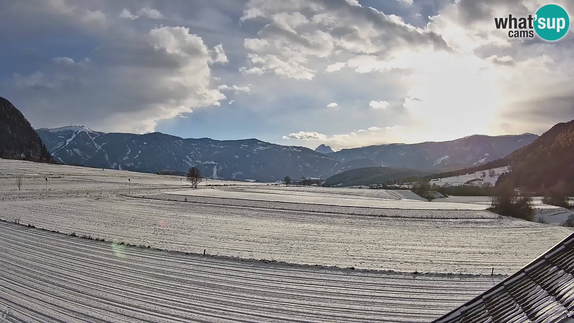 Gais | Vista dall’agriturismo Winklerhof verso Plan de Corones e le Dolomiti