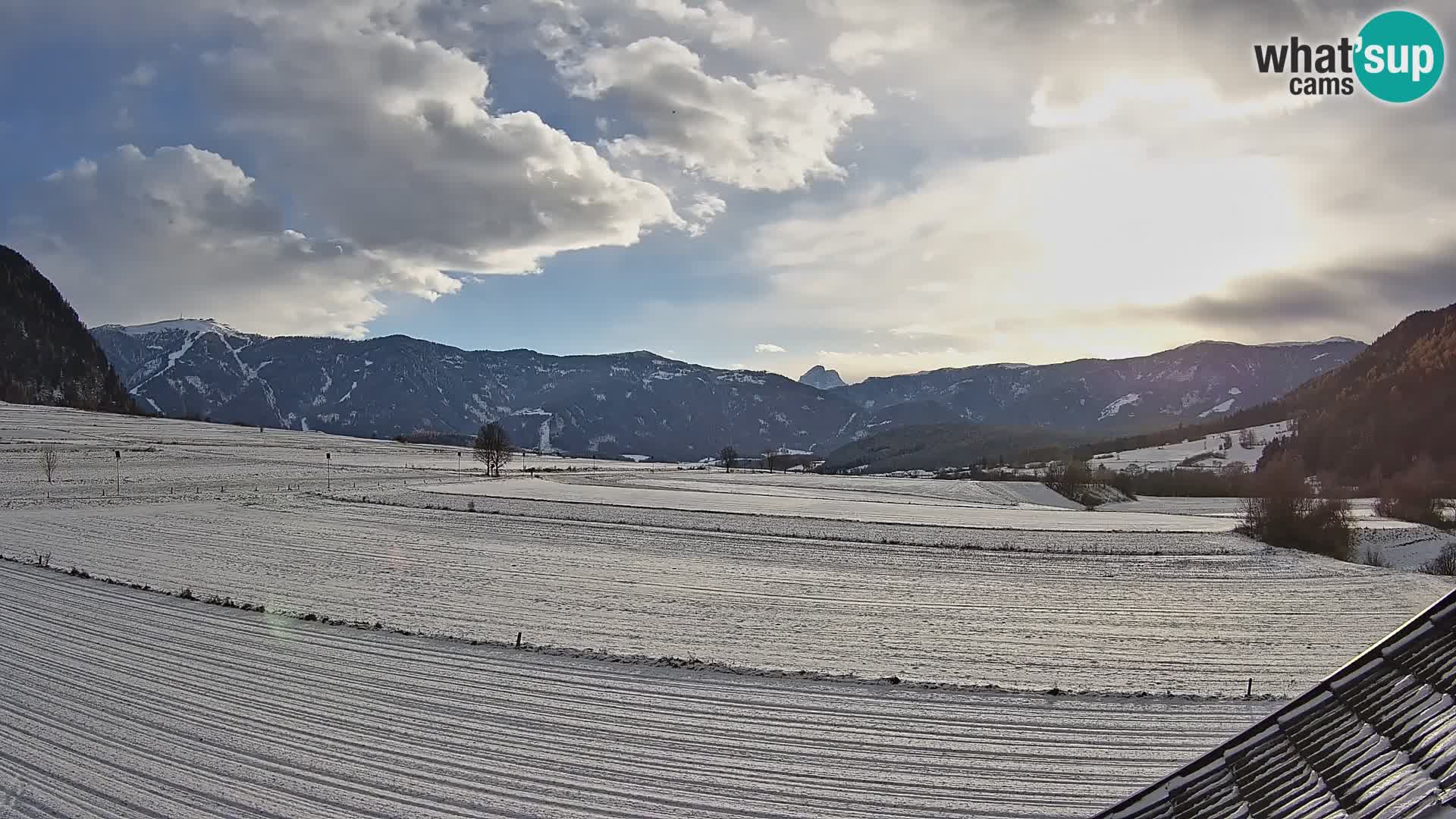 Gais | Vista dall’agriturismo Winklerhof verso Plan de Corones e le Dolomiti