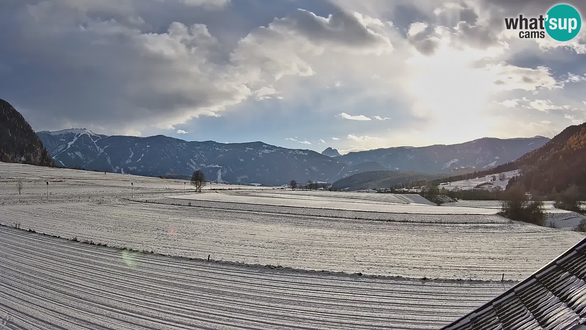 Gais | Vista dall’agriturismo Winklerhof verso Plan de Corones e le Dolomiti