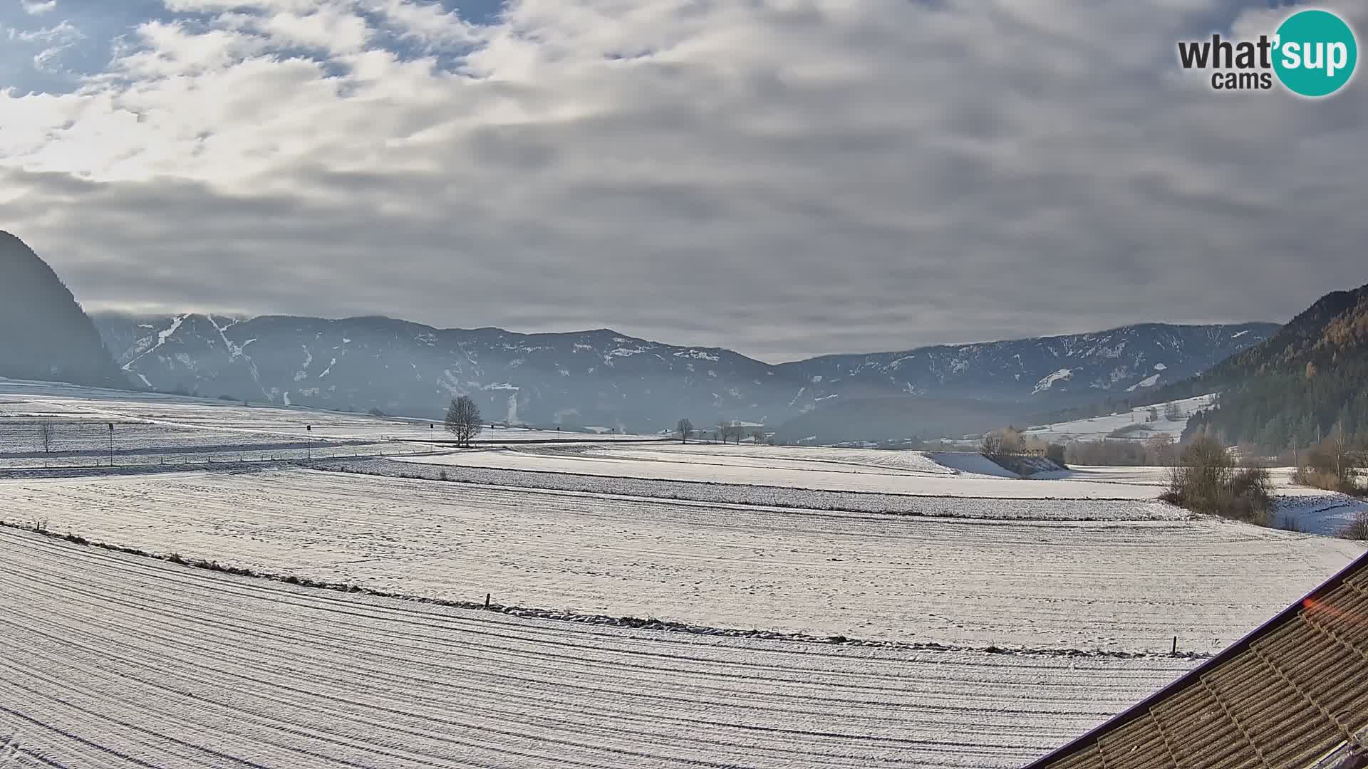 Gais | Vista dall’agriturismo Winklerhof verso Plan de Corones e le Dolomiti