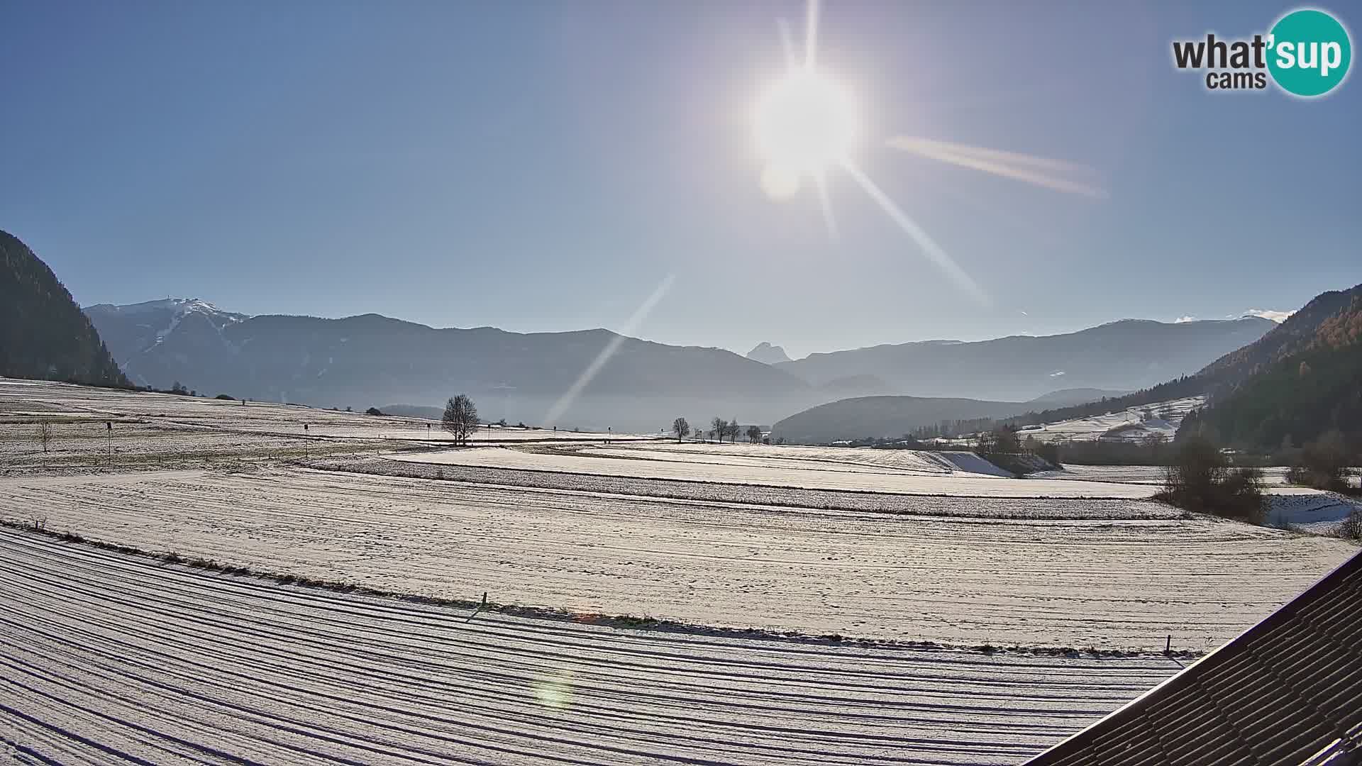 Gais | Vista dall’agriturismo Winklerhof verso Plan de Corones e le Dolomiti