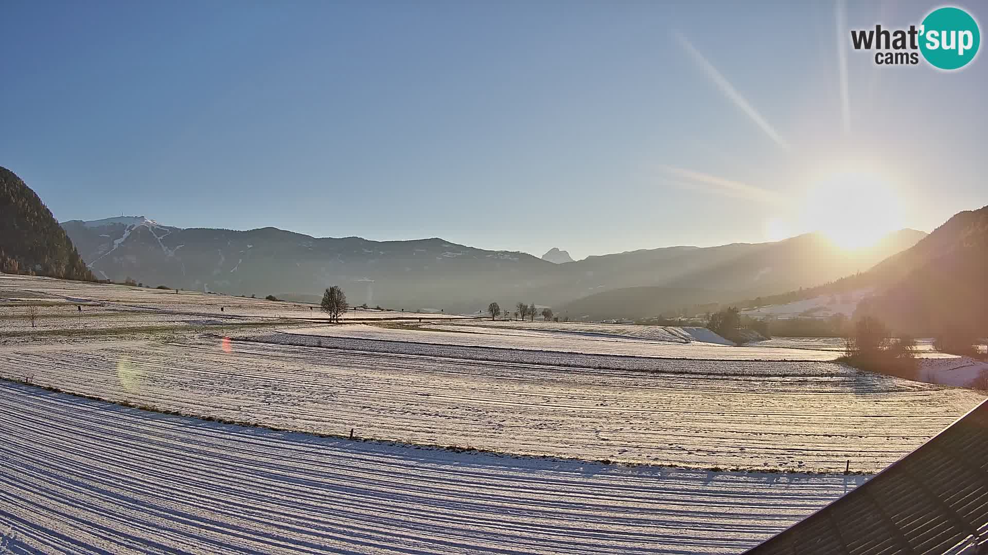 Gais | Vista dall’agriturismo Winklerhof verso Plan de Corones e le Dolomiti